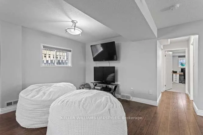 Photo 30 of 143 Gerald Crescent, London, South J — HOMEH
