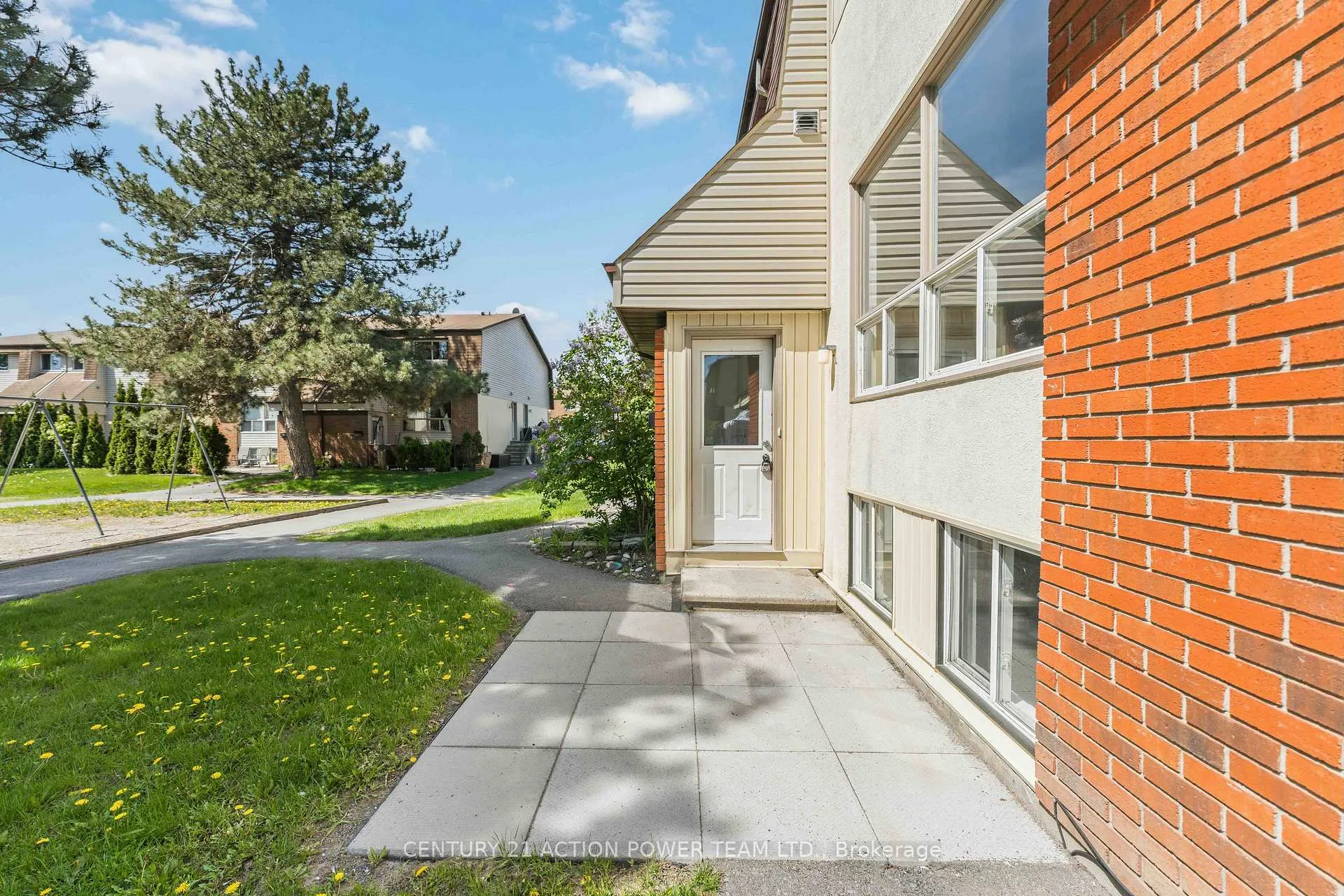 Photo 2 of Unit B, 17 Sonnet Crescent, Ottawa, Westcliffe Estates — HOMEH