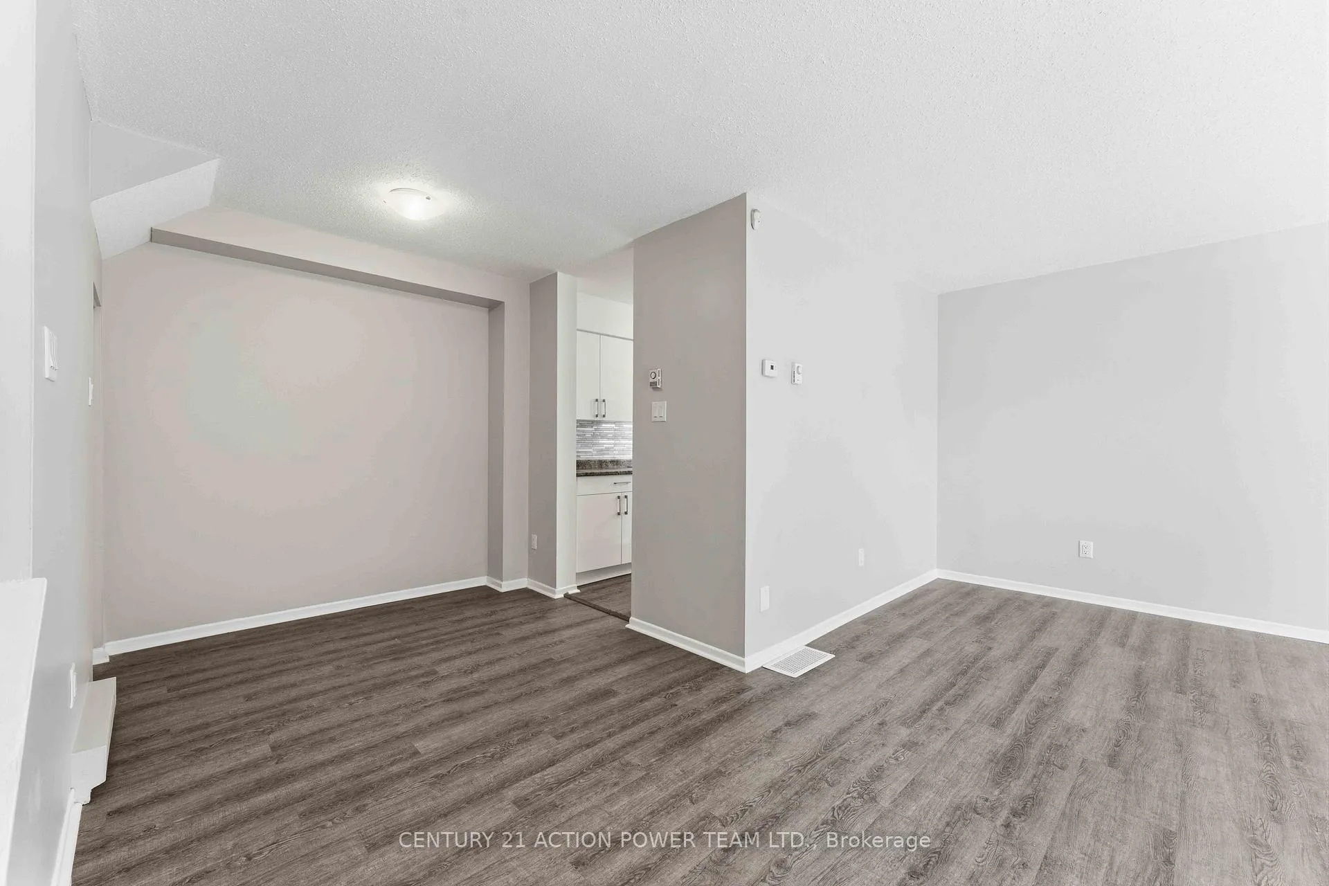 Photo 4 of Unit B, 17 Sonnet Crescent, Ottawa, Westcliffe Estates — HOMEH