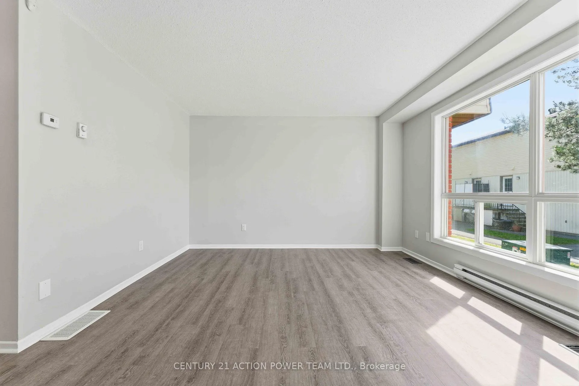 Photo 5 of Unit B, 17 Sonnet Crescent, Ottawa, Westcliffe Estates — HOMEH