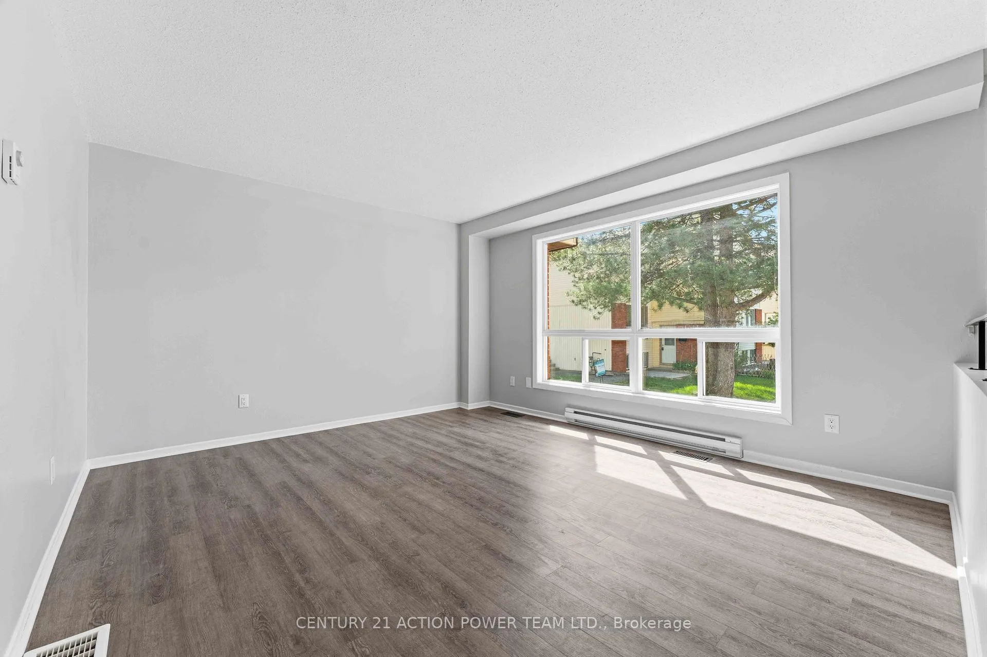 Photo 6 of Unit B, 17 Sonnet Crescent, Ottawa, Westcliffe Estates — HOMEH