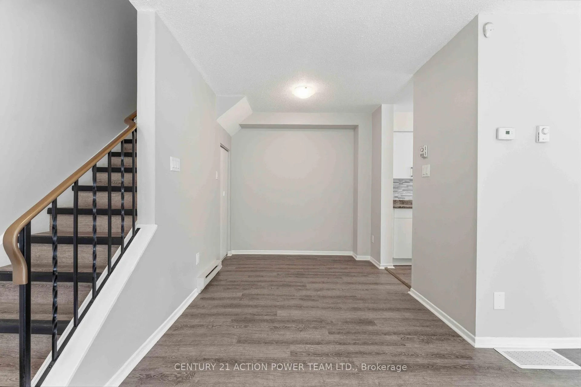 Photo 7 of Unit B, 17 Sonnet Crescent, Ottawa, Westcliffe Estates — HOMEH