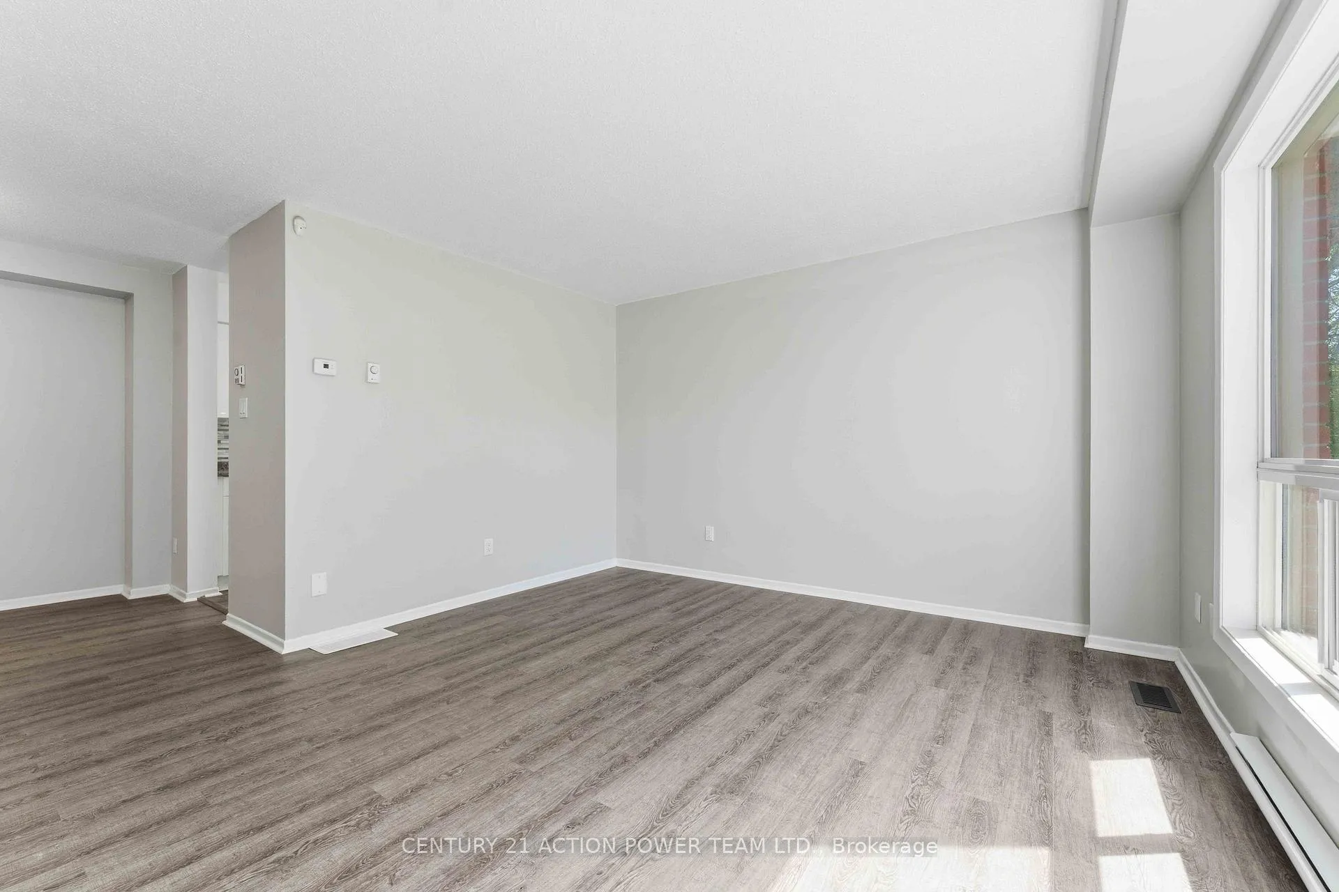 Photo 8 of Unit B, 17 Sonnet Crescent, Ottawa, Westcliffe Estates — HOMEH