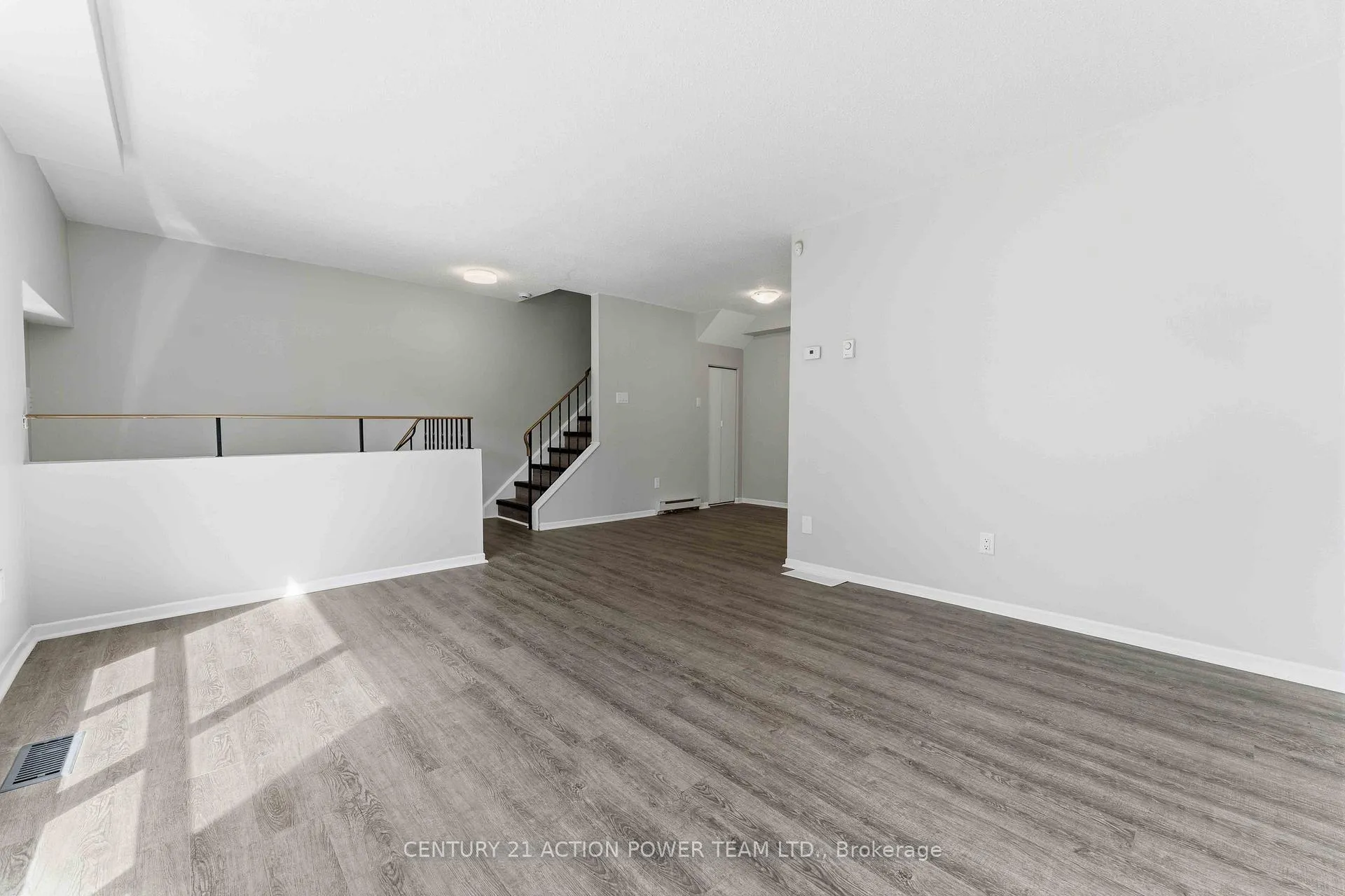 Photo 9 of Unit B, 17 Sonnet Crescent, Ottawa, Westcliffe Estates — HOMEH