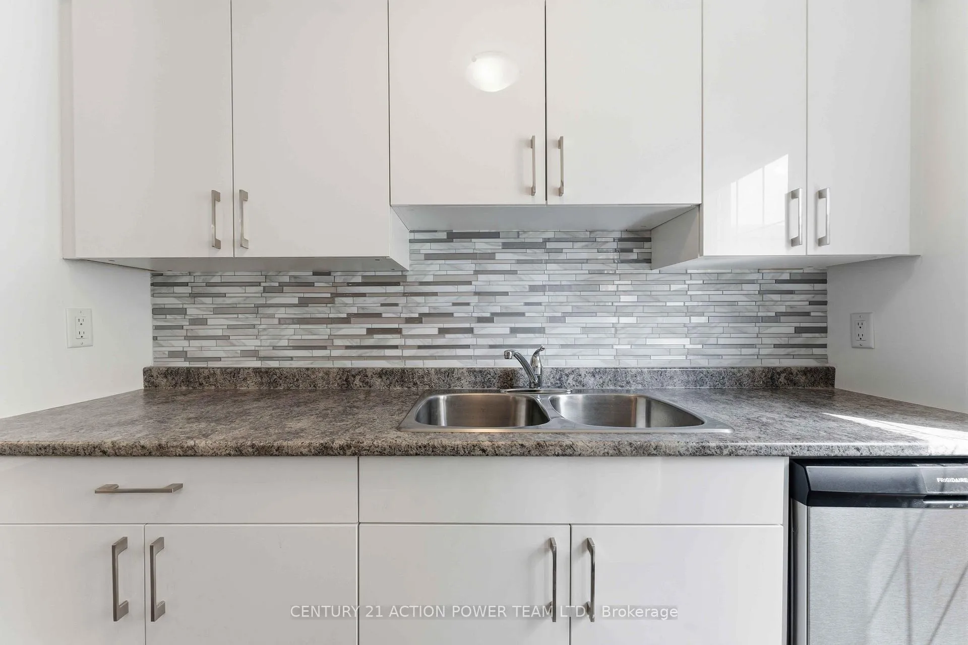 Photo 19 of Unit B, 17 Sonnet Crescent, Ottawa, Westcliffe Estates — HOMEH