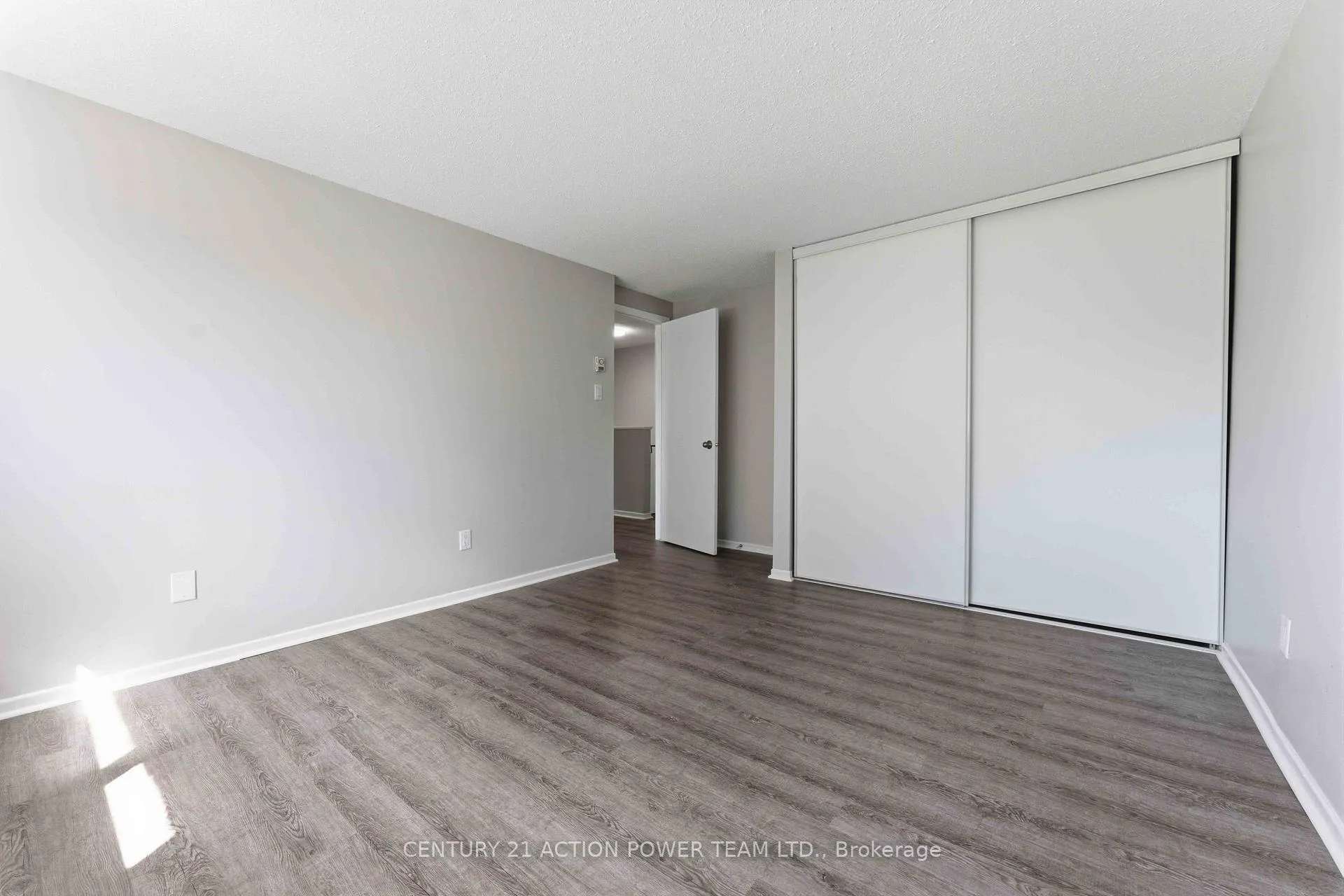 Photo 33 of Unit B, 17 Sonnet Crescent, Ottawa, Westcliffe Estates — HOMEH