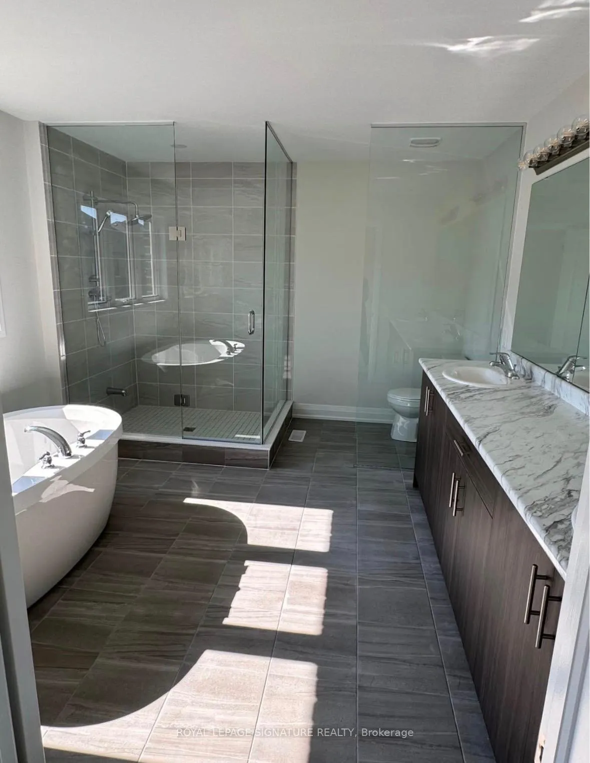 Photo 12 of 24 Bermondsey Way, Brampton, Bram West — HOMEH