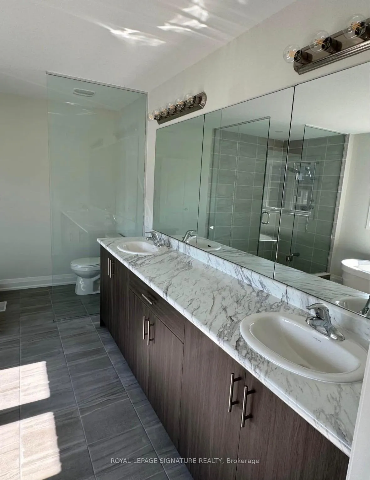 Photo 15 of 24 Bermondsey Way, Brampton, Bram West — HOMEH