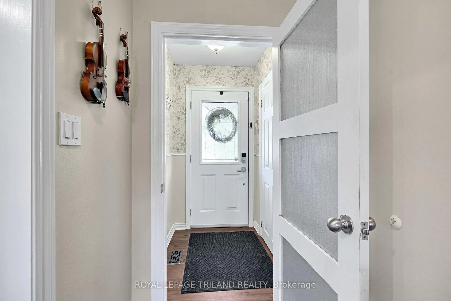 Photo 5 of 445 Ridout Street S, London, South G — HOMEH