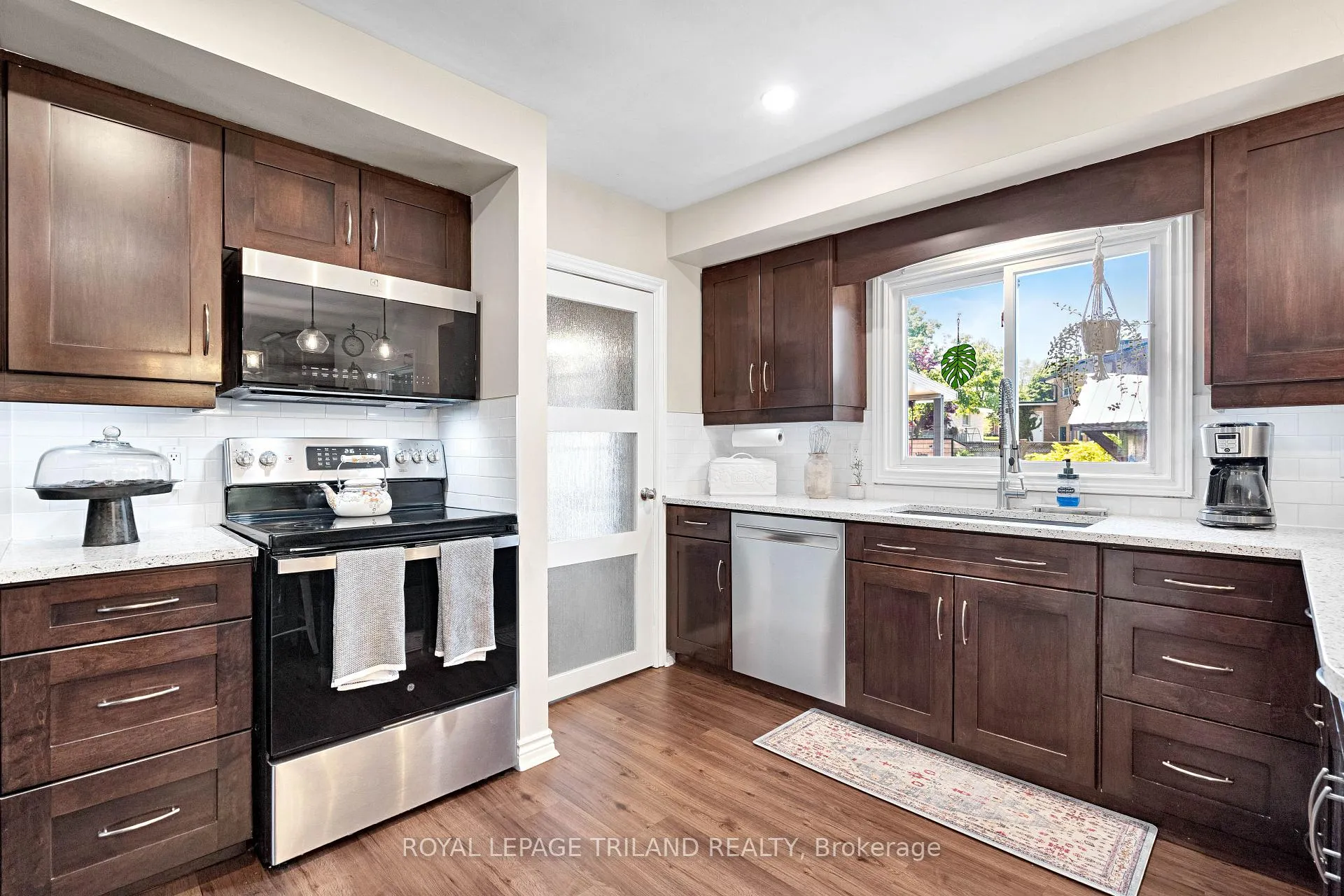 Photo 13 of 445 Ridout Street S, London, South G — HOMEH