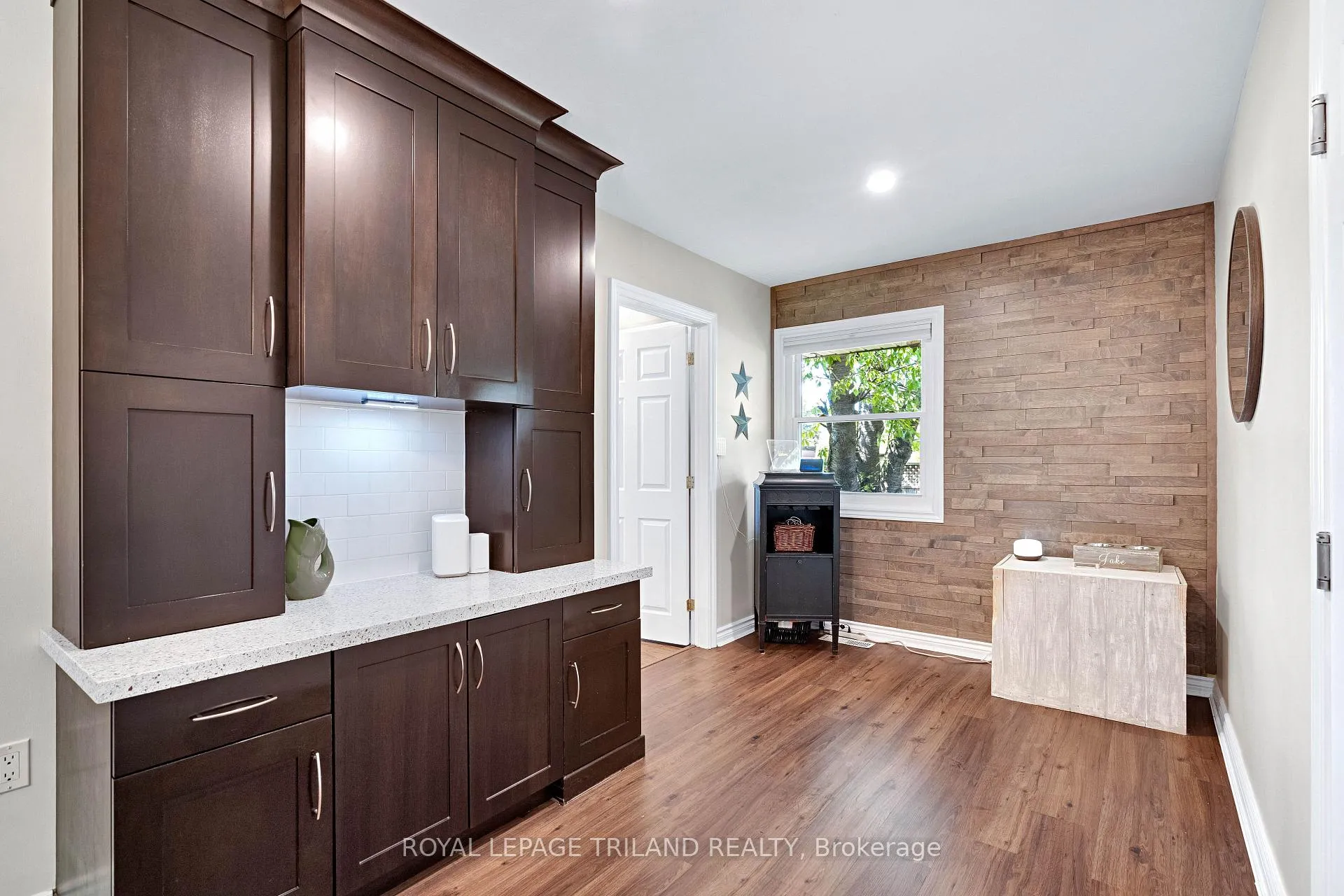 Photo 18 of 445 Ridout Street S, London, South G — HOMEH