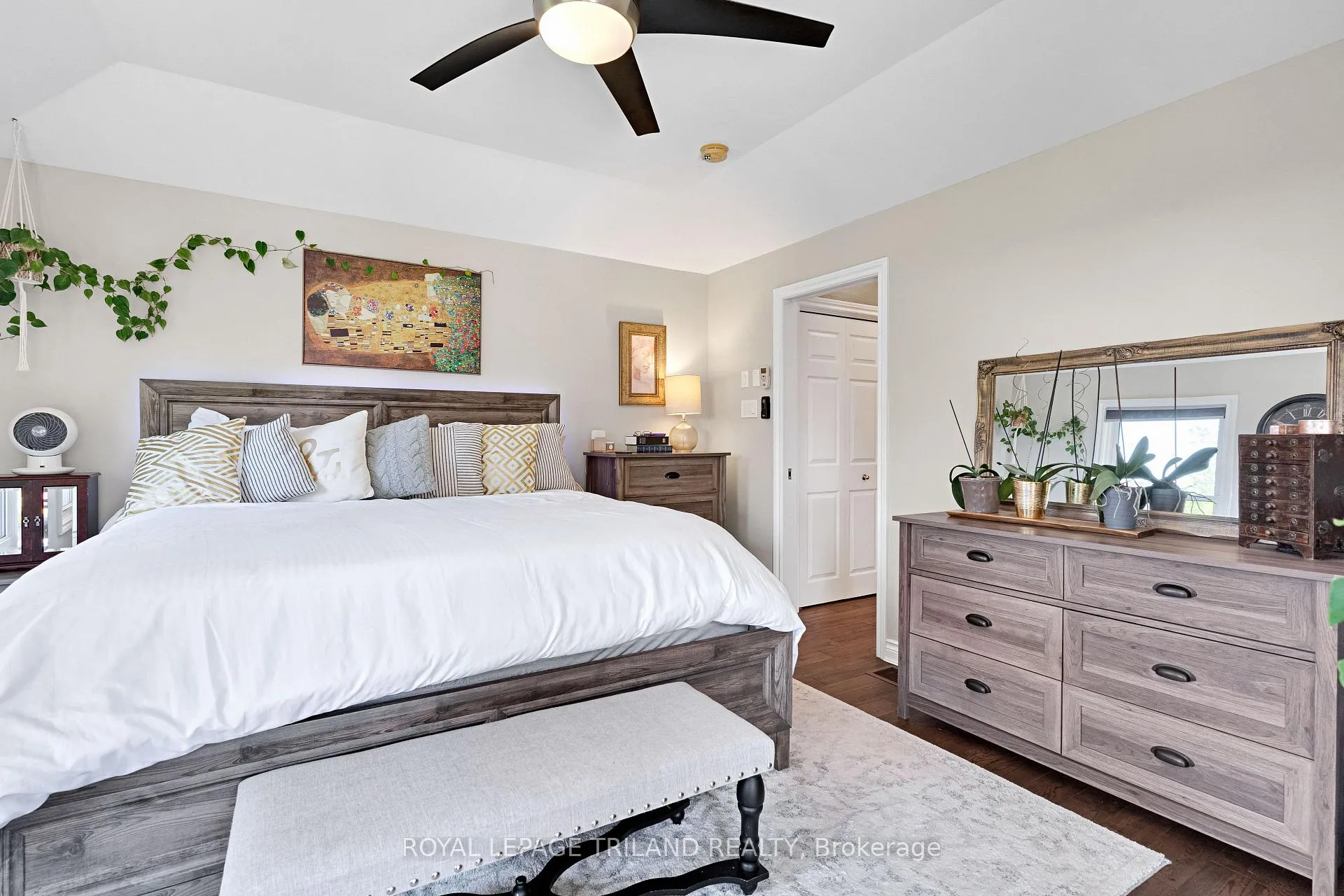 Photo 19 of 445 Ridout Street S, London, South G — HOMEH