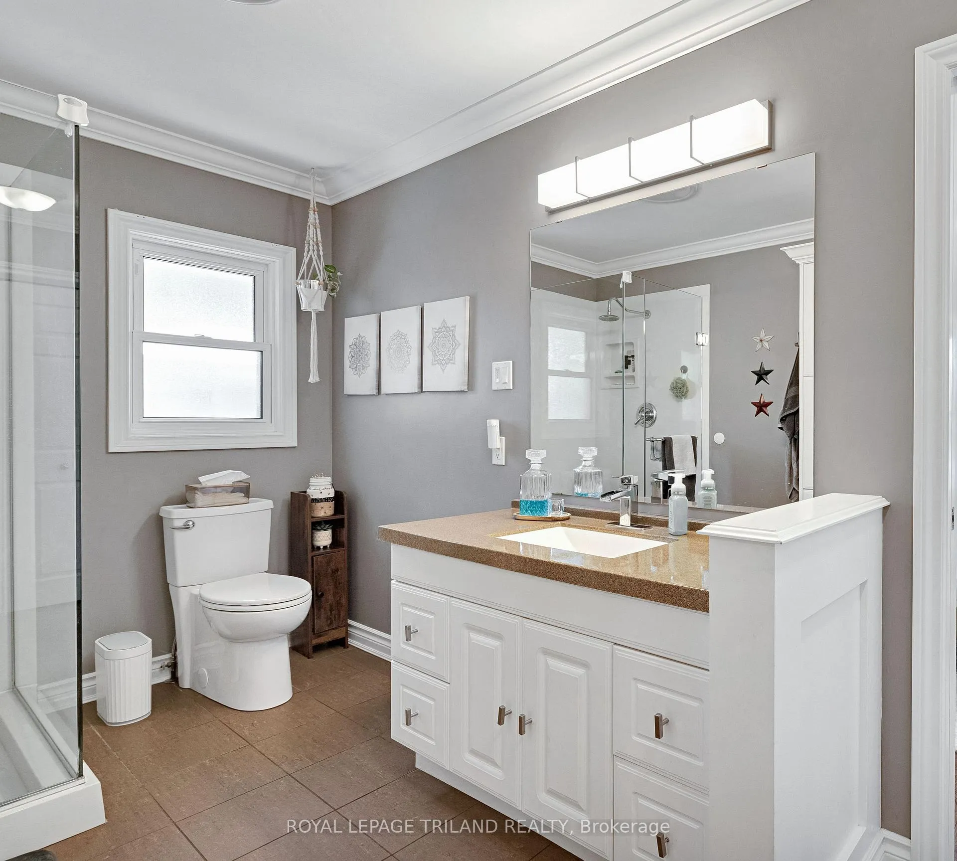 Photo 20 of 445 Ridout Street S, London, South G — HOMEH