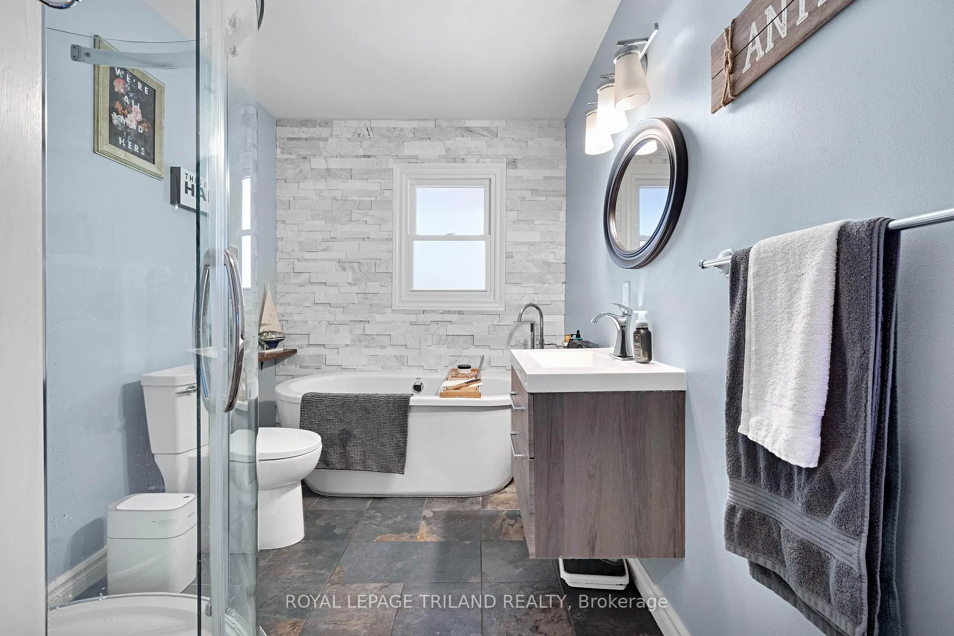 Photo 24 of 445 Ridout Street S, London, South G — HOMEH