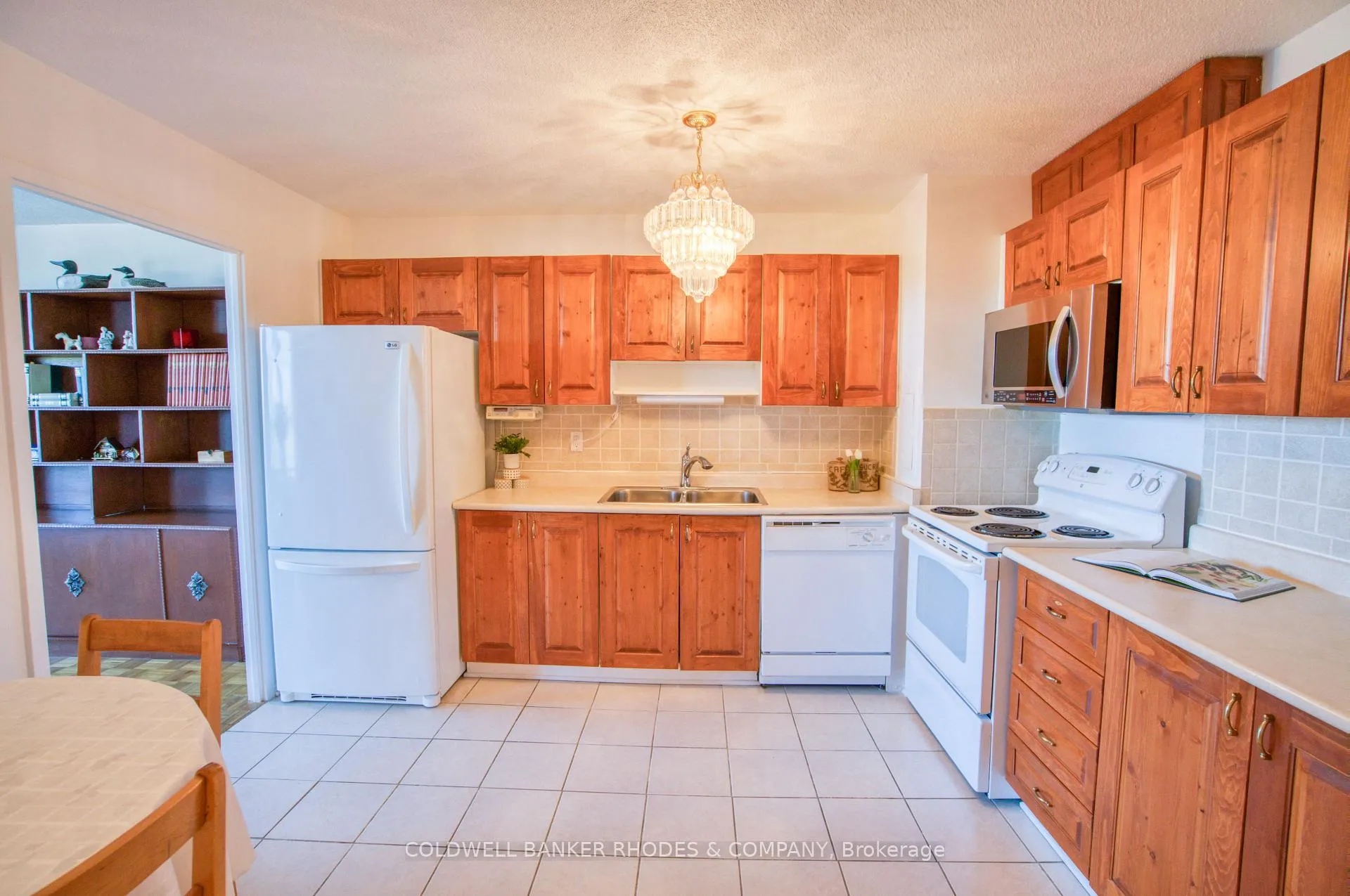 Photo 6 of Unit 303, 2951 Riverside Drive, Ottawa, Mooneys Bay/Riverside Park — HOMEH