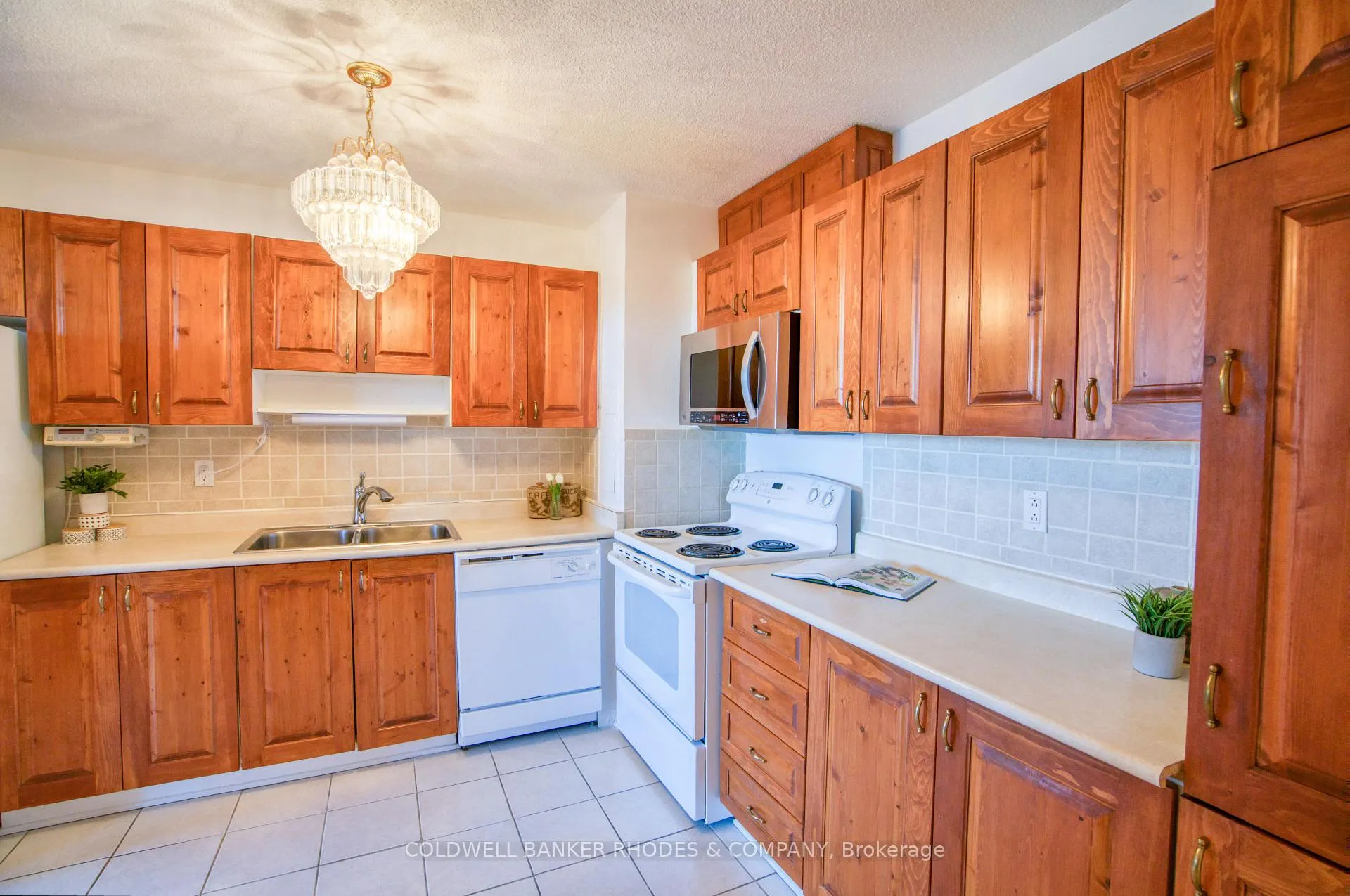 Photo 7 of Unit 303, 2951 Riverside Drive, Ottawa, Mooneys Bay/Riverside Park — HOMEH