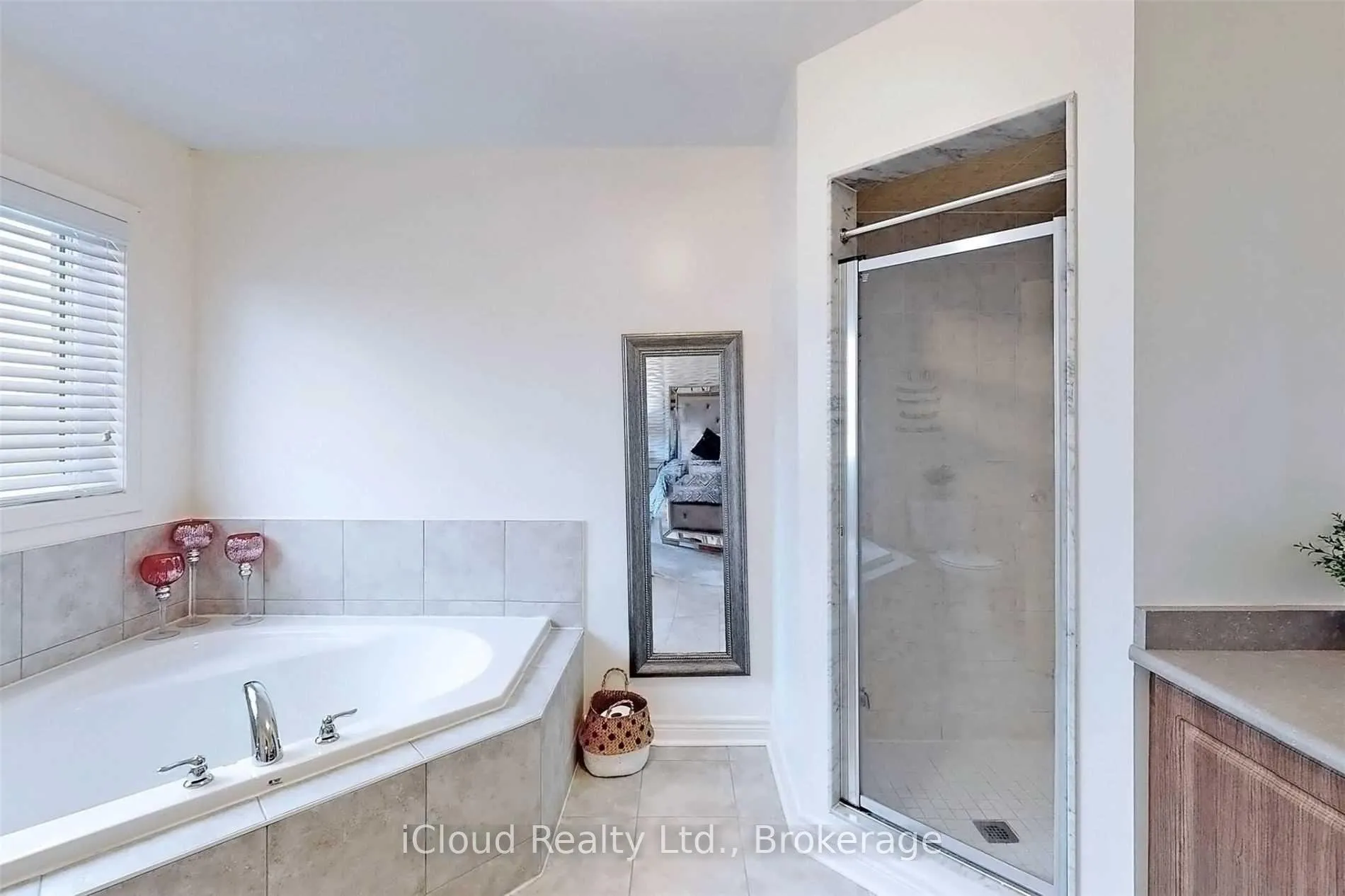 Photo 18 of 501 Downes Jackson Heights, Milton, Harrison — HOMEH