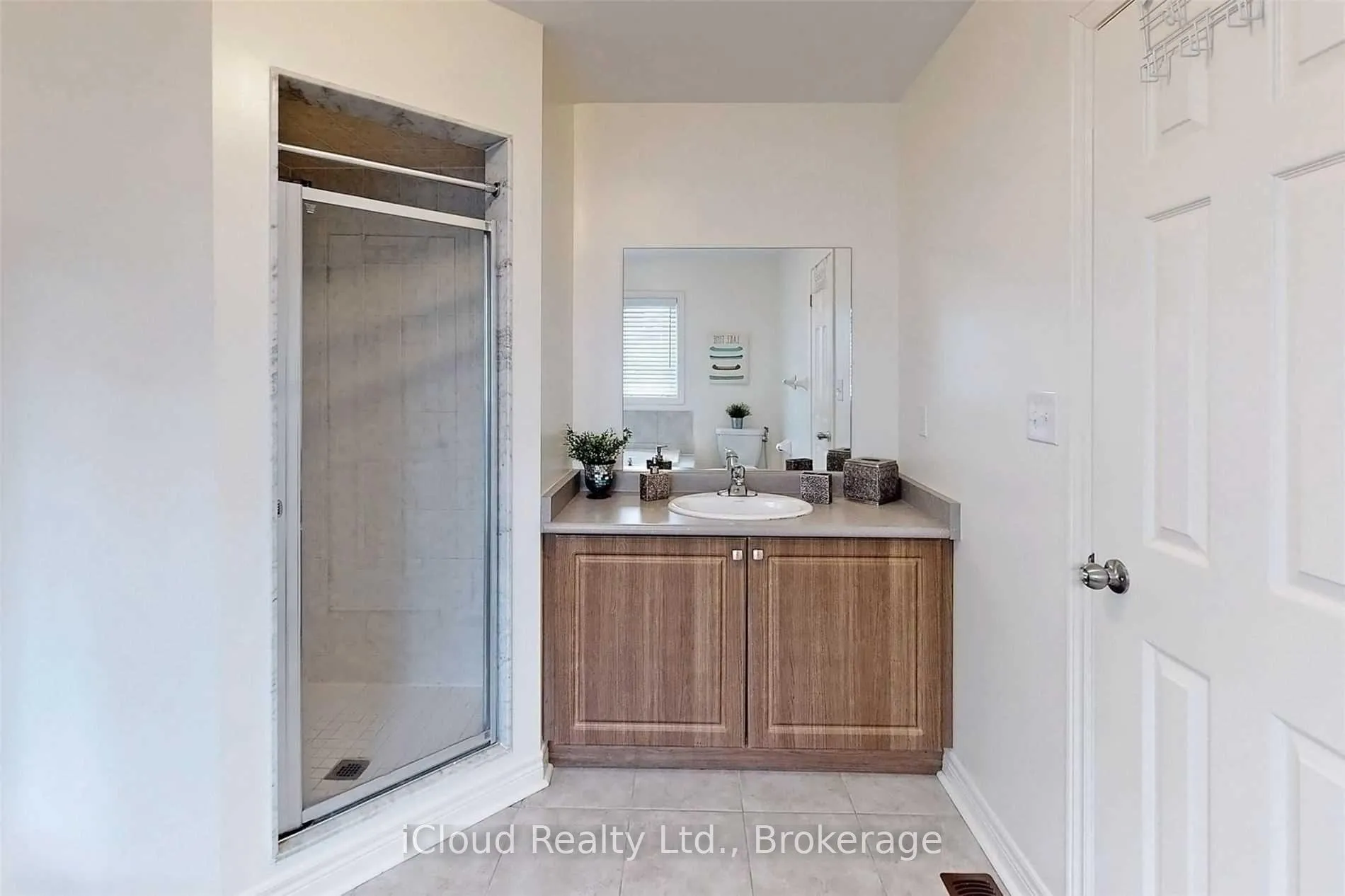 Photo 19 of 501 Downes Jackson Heights, Milton, Harrison — HOMEH