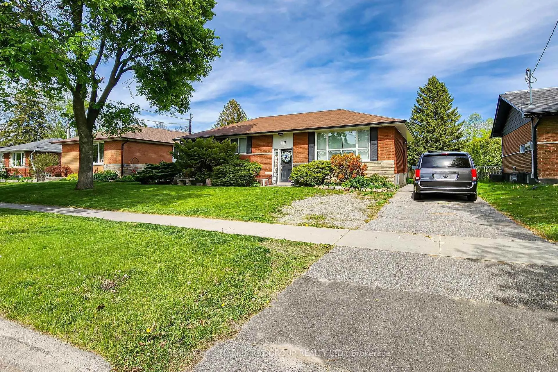 Photo 3 of 117 Bell Drive, Whitby, Lynde Creek — HOMEH