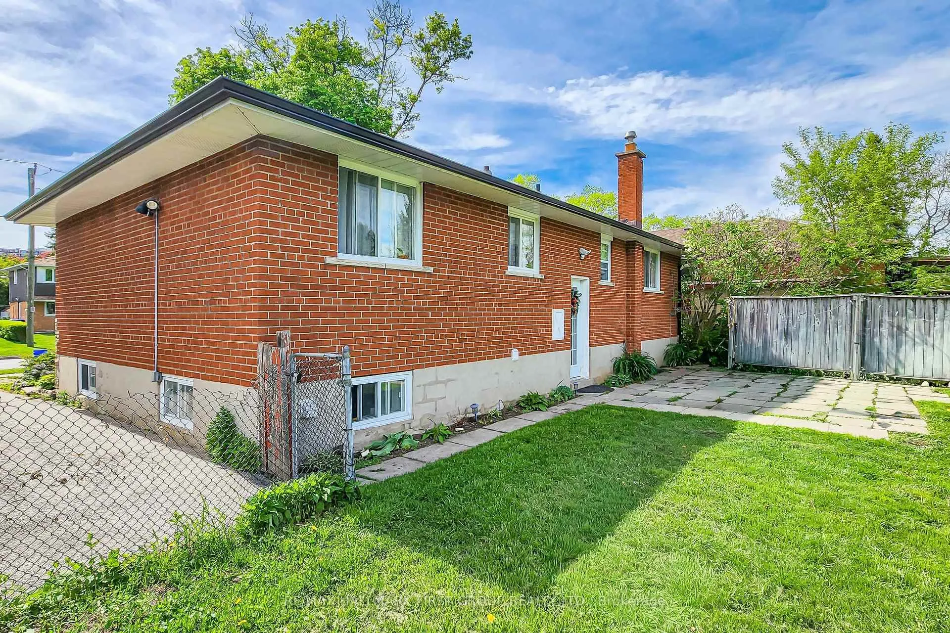 Photo 12 of 117 Bell Drive, Whitby, Lynde Creek — HOMEH