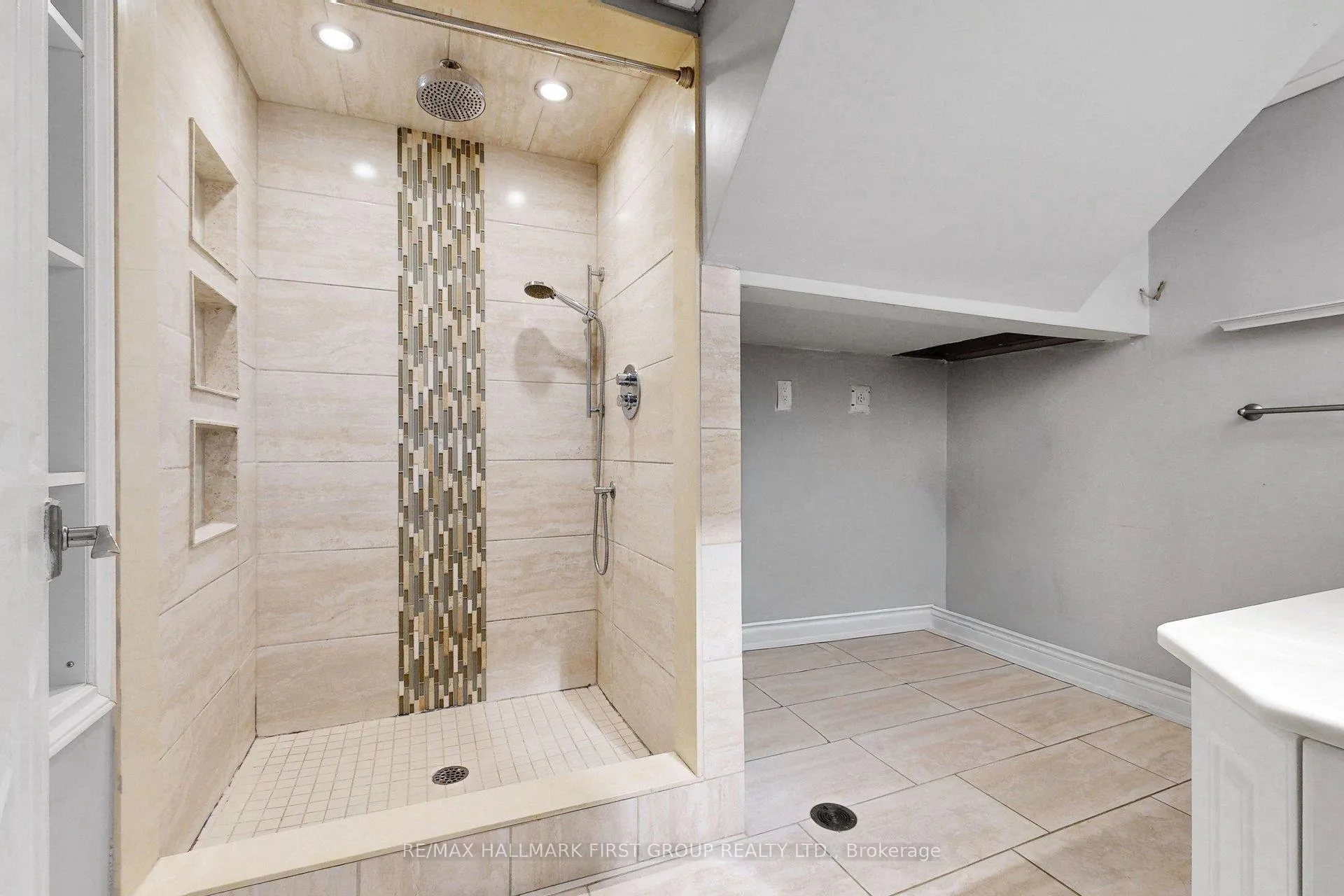 Photo 27 of 117 Bell Drive, Whitby, Lynde Creek — HOMEH
