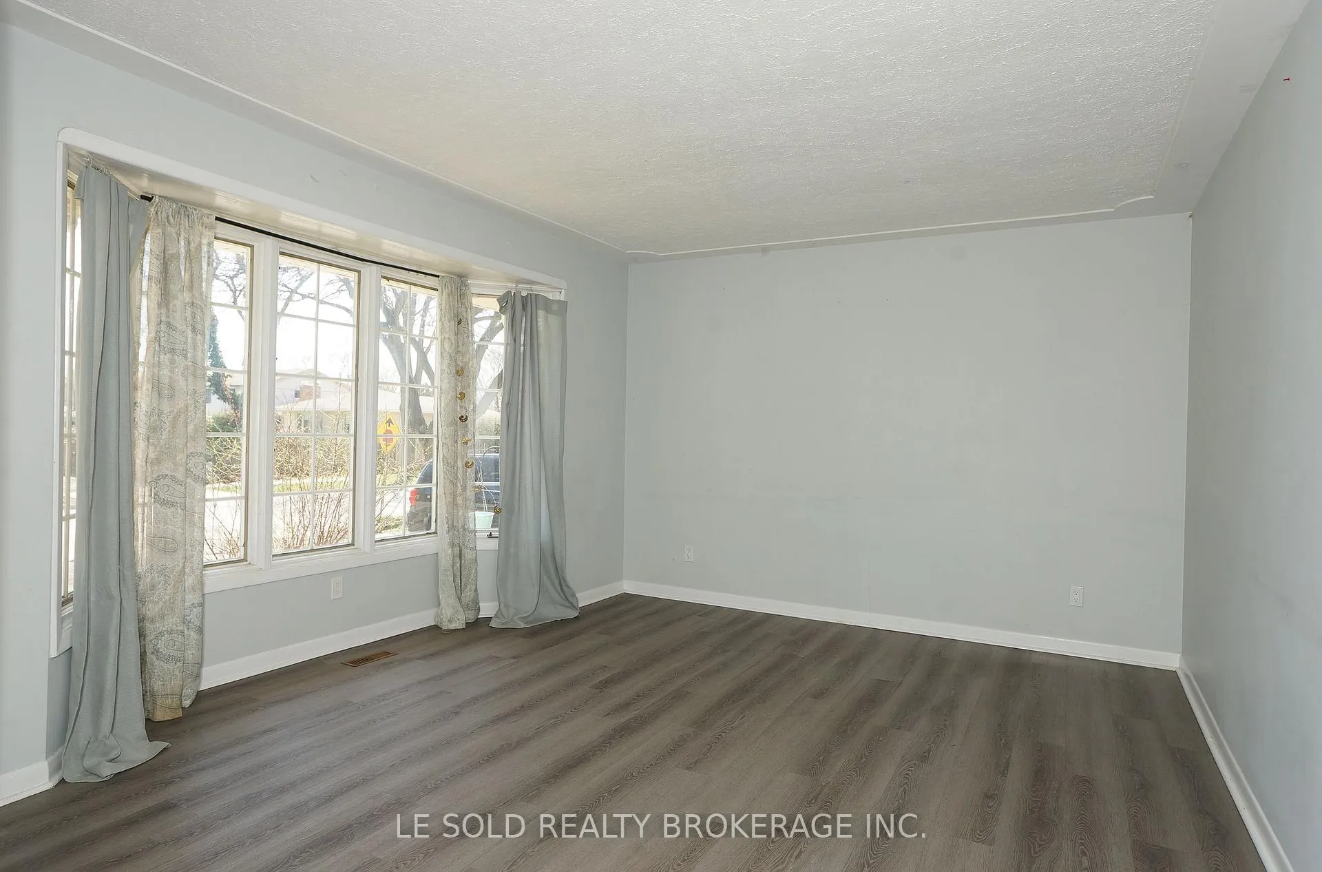 Photo 4 of Unit Upper Unit, 1653 Milestone Road, London, North A — HOMEH
