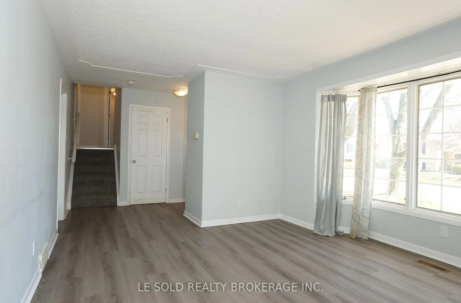 Photo 5 of Unit Upper Unit, 1653 Milestone Road, London, North A — HOMEH