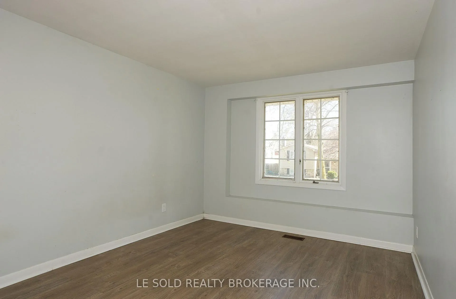 Photo 6 of Unit Upper Unit, 1653 Milestone Road, London, North A — HOMEH