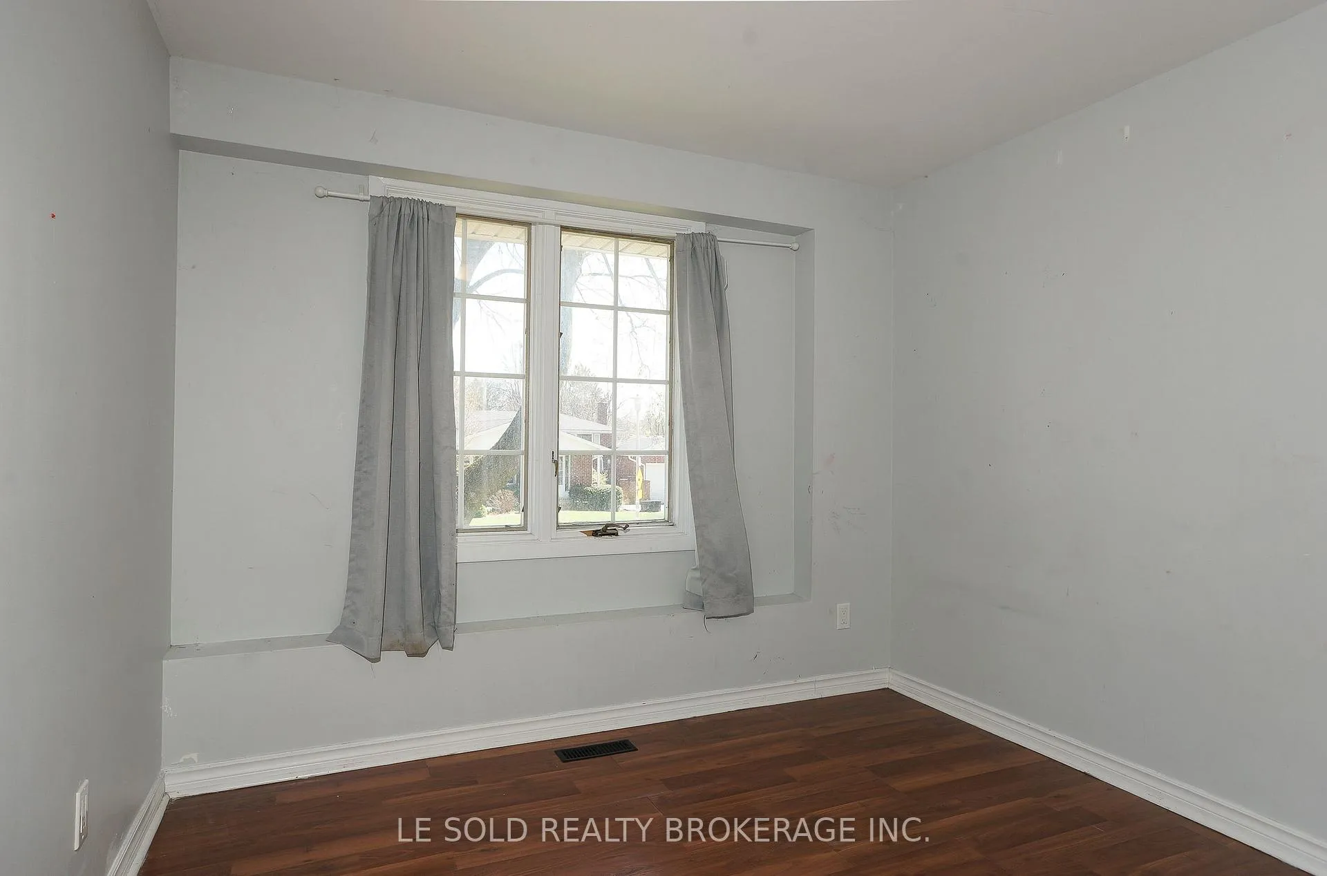 Photo 7 of Unit Upper Unit, 1653 Milestone Road, London, North A — HOMEH