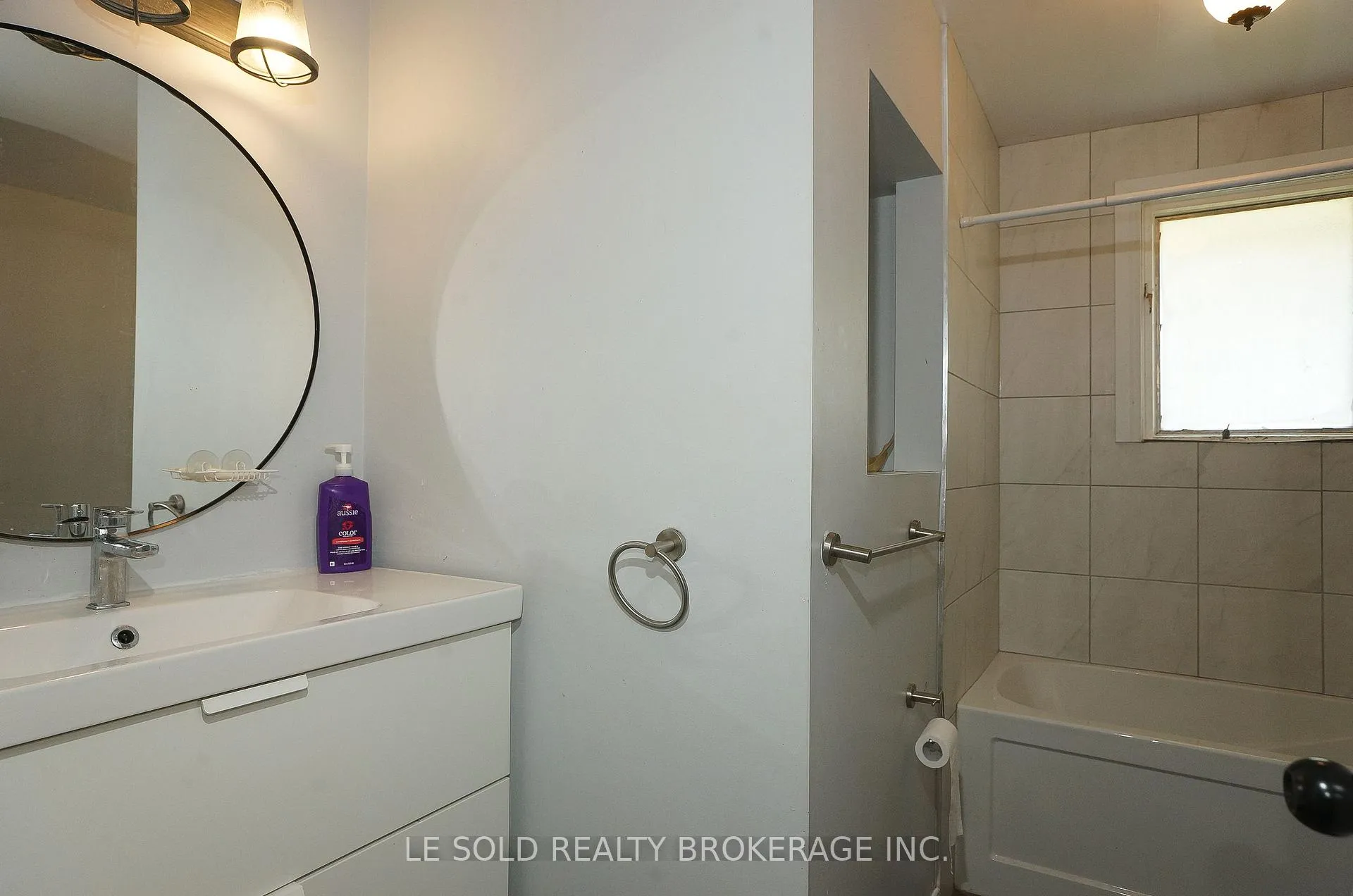 Photo 12 of Unit Upper Unit, 1653 Milestone Road, London, North A — HOMEH