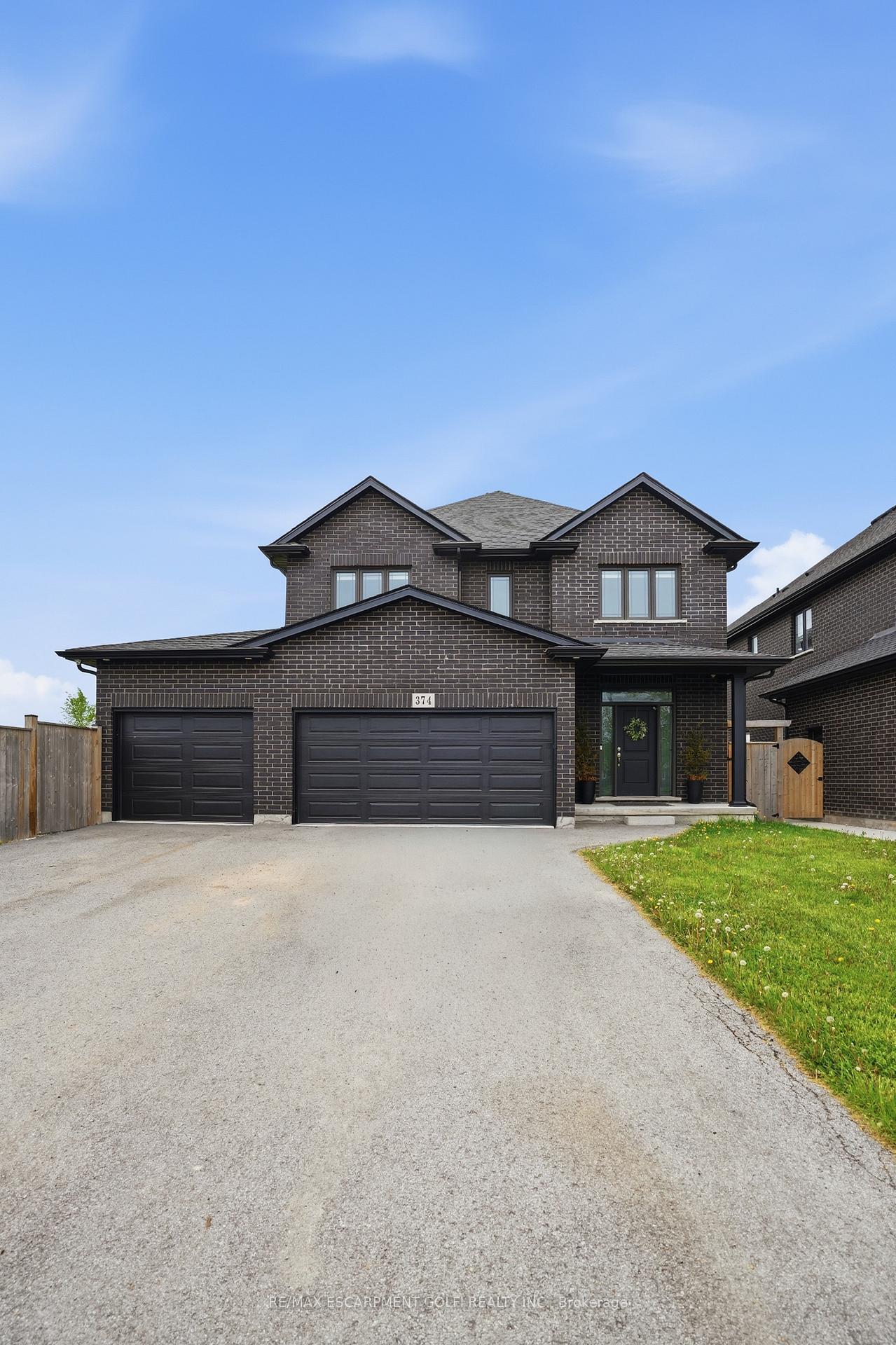 Photo 2 of 374 Viger Drive S, Welland, Lincoln/Crowland — HOMEH