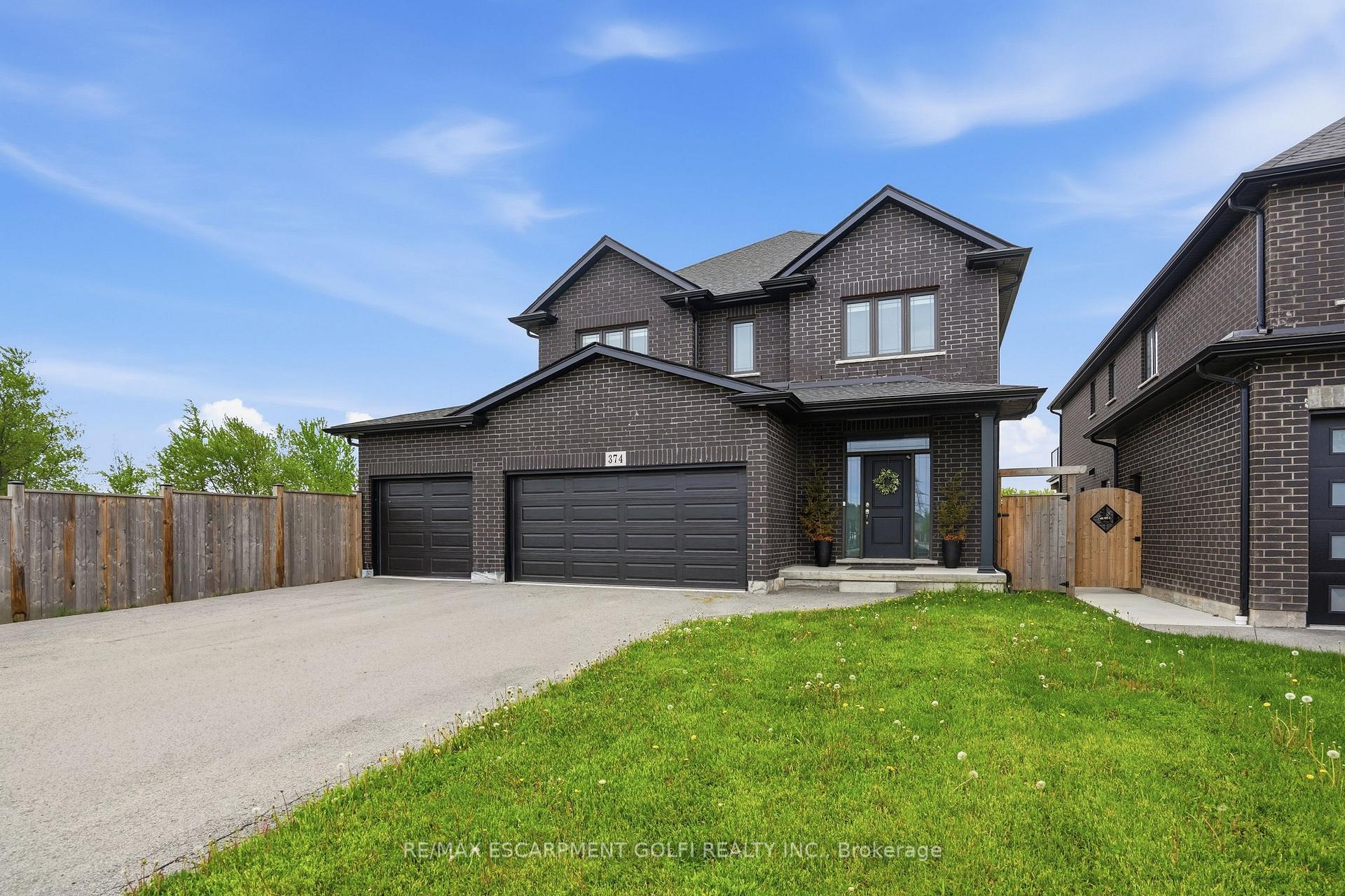 Photo 3 of 374 Viger Drive S, Welland, Lincoln/Crowland — HOMEH