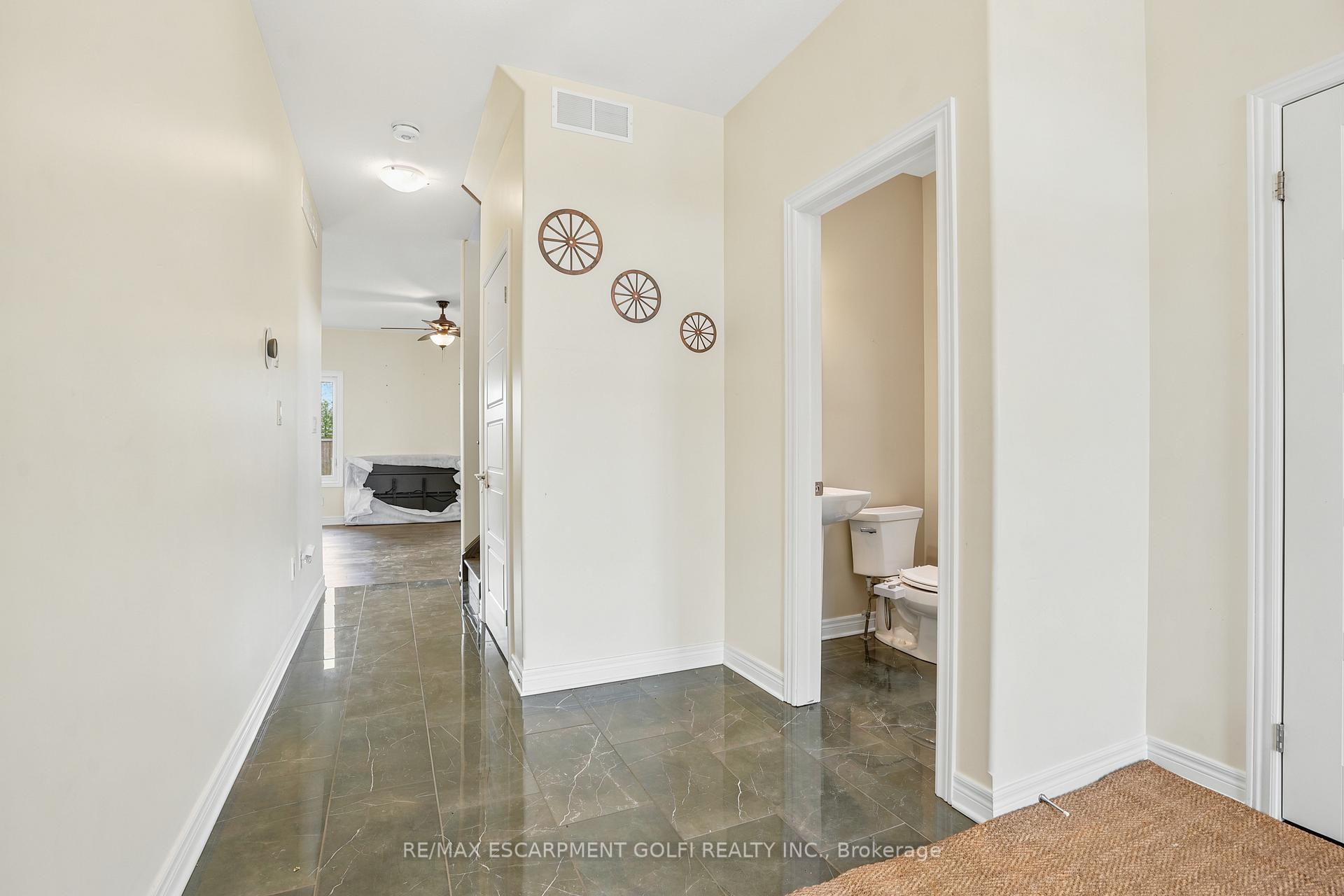 Photo 5 of 374 Viger Drive S, Welland, Lincoln/Crowland — HOMEH