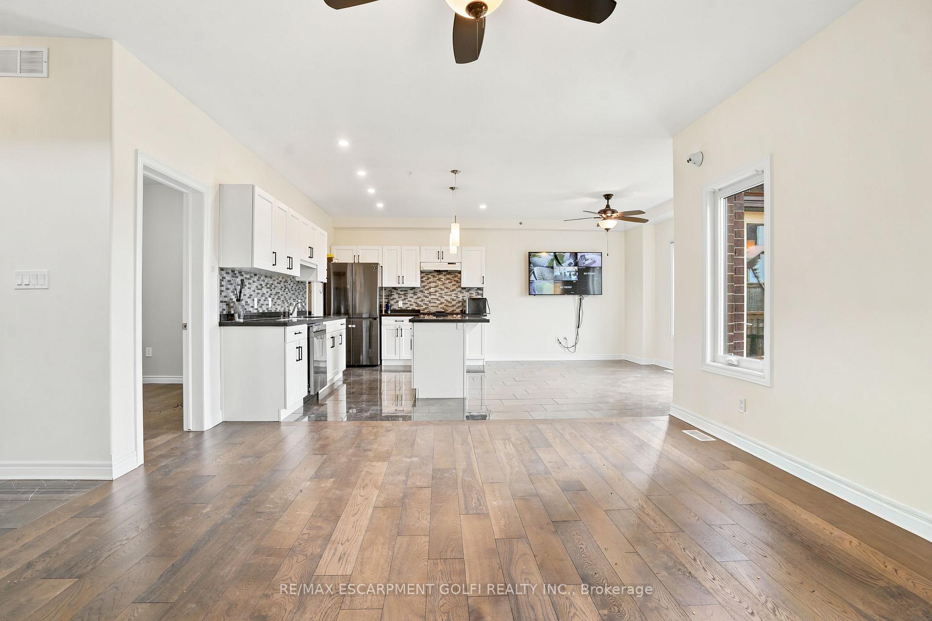Photo 8 of 374 Viger Drive S, Welland, Lincoln/Crowland — HOMEH