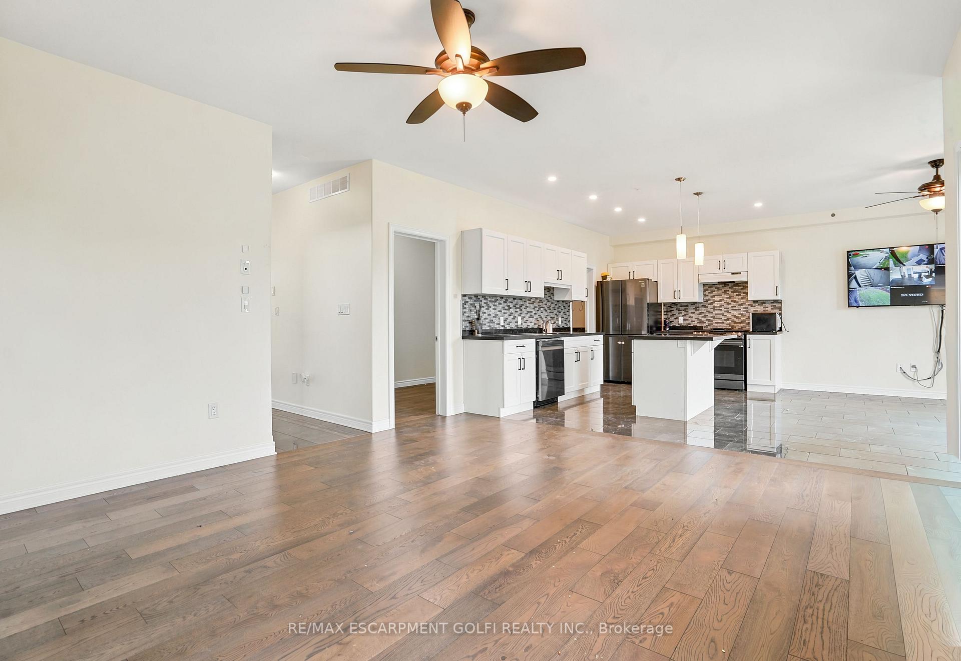 Photo 10 of 374 Viger Drive S, Welland, Lincoln/Crowland — HOMEH