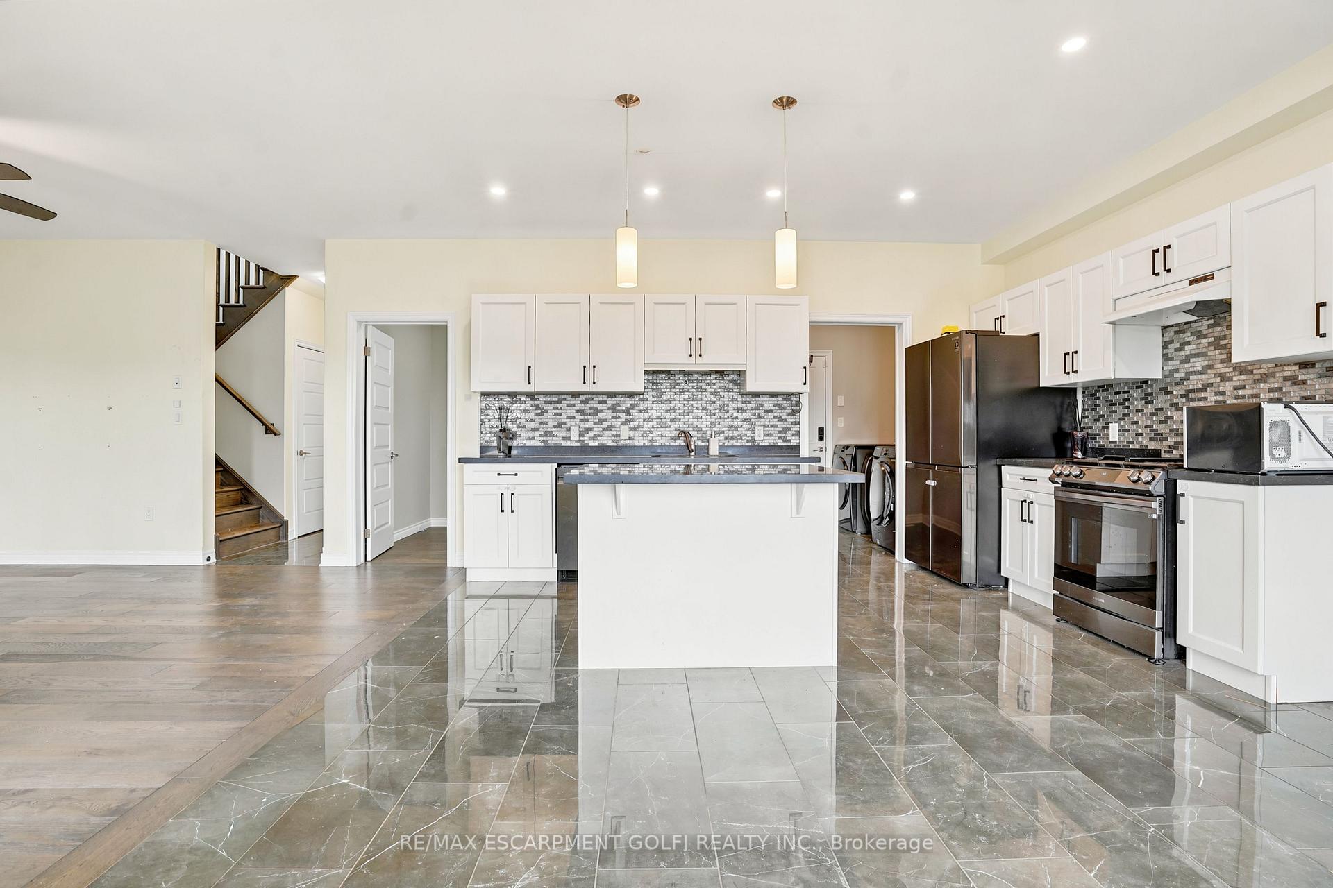 Photo 12 of 374 Viger Drive S, Welland, Lincoln/Crowland — HOMEH