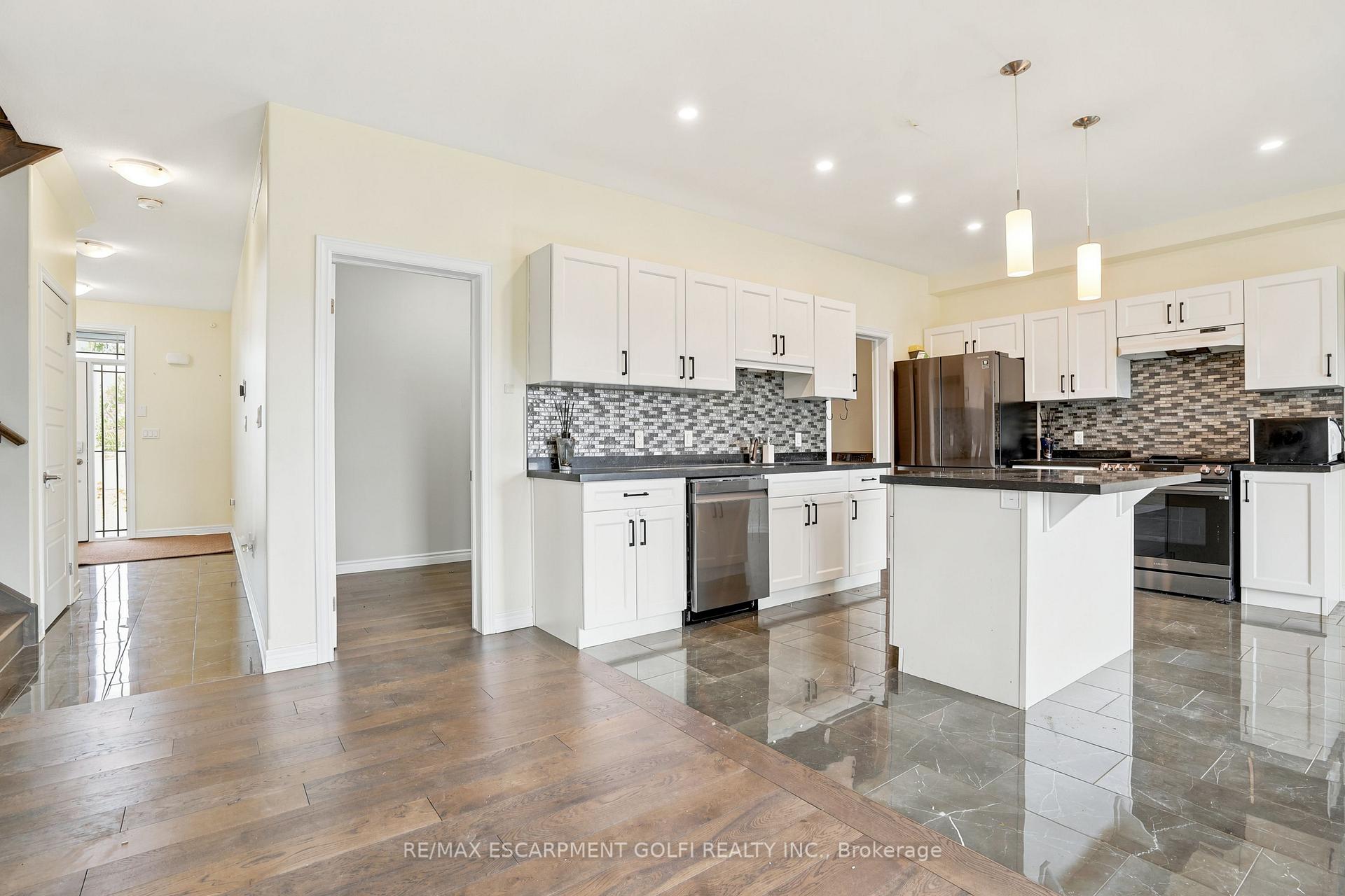Photo 13 of 374 Viger Drive S, Welland, Lincoln/Crowland — HOMEH