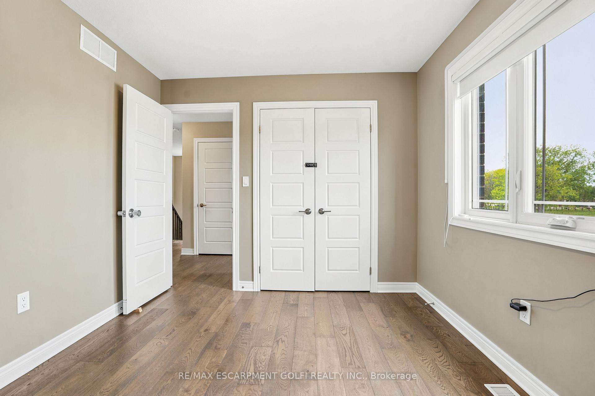 Photo 26 of 374 Viger Drive S, Welland, Lincoln/Crowland — HOMEH