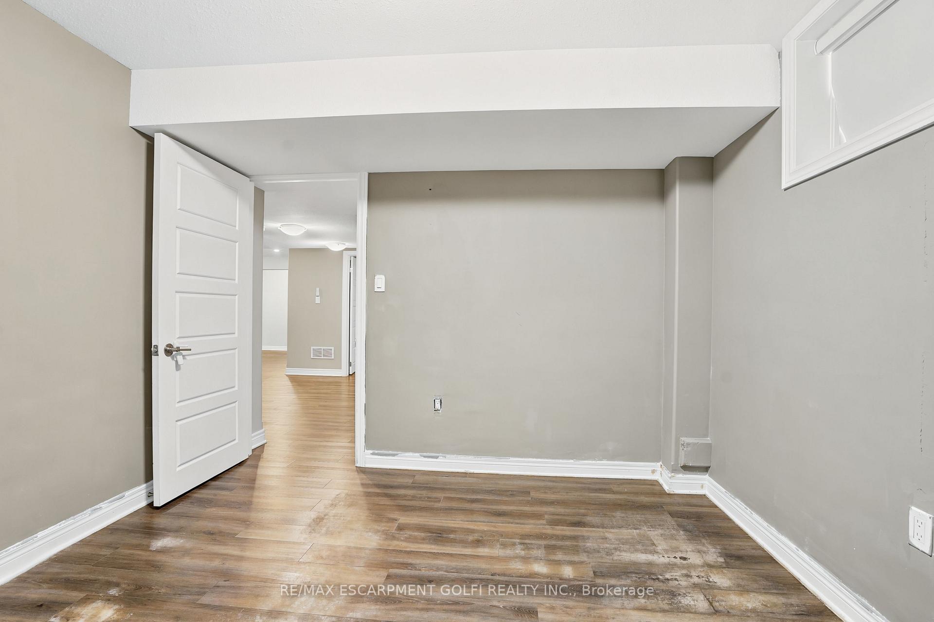 Photo 32 of 374 Viger Drive S, Welland, Lincoln/Crowland — HOMEH