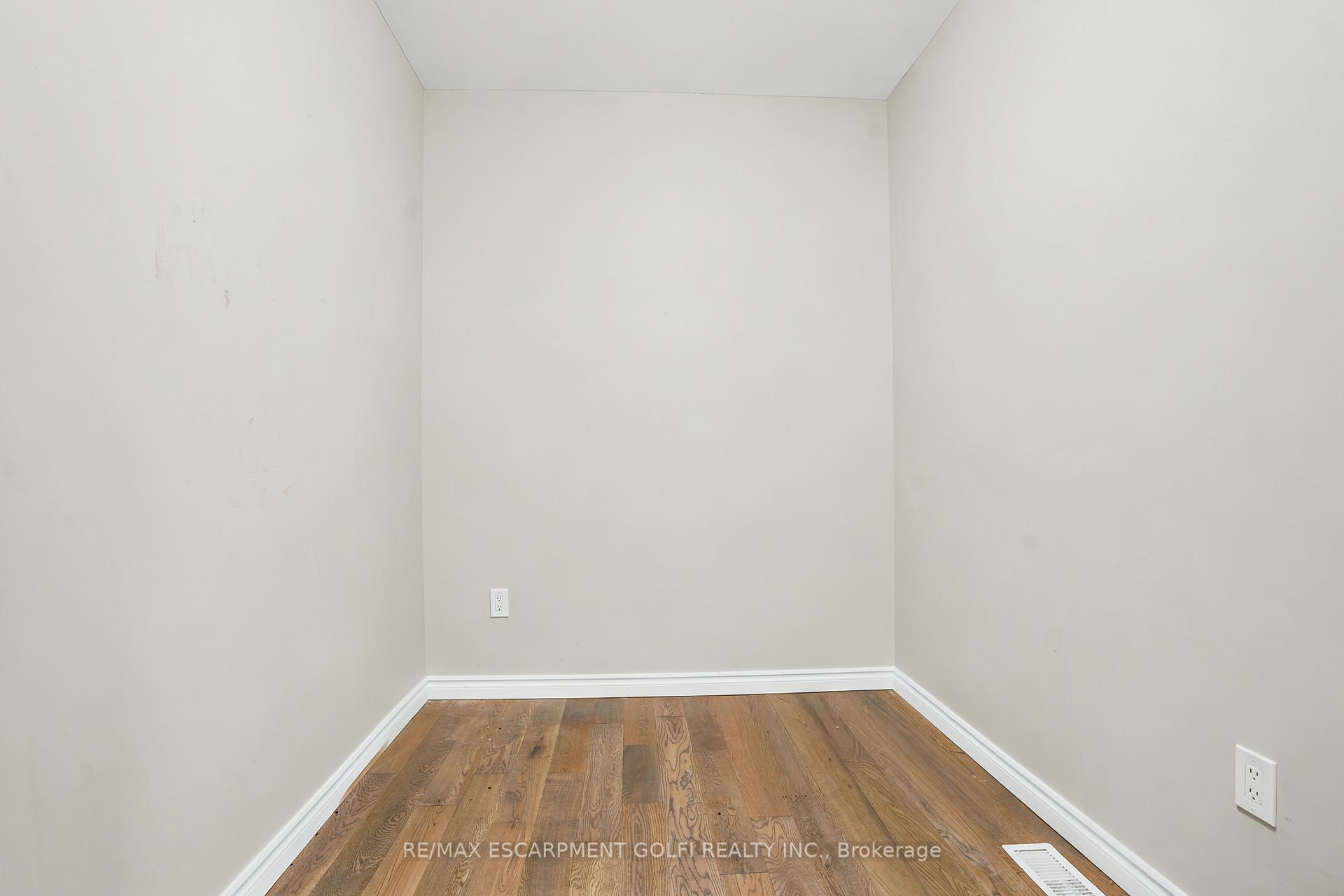 Photo 36 of 374 Viger Drive S, Welland, Lincoln/Crowland — HOMEH