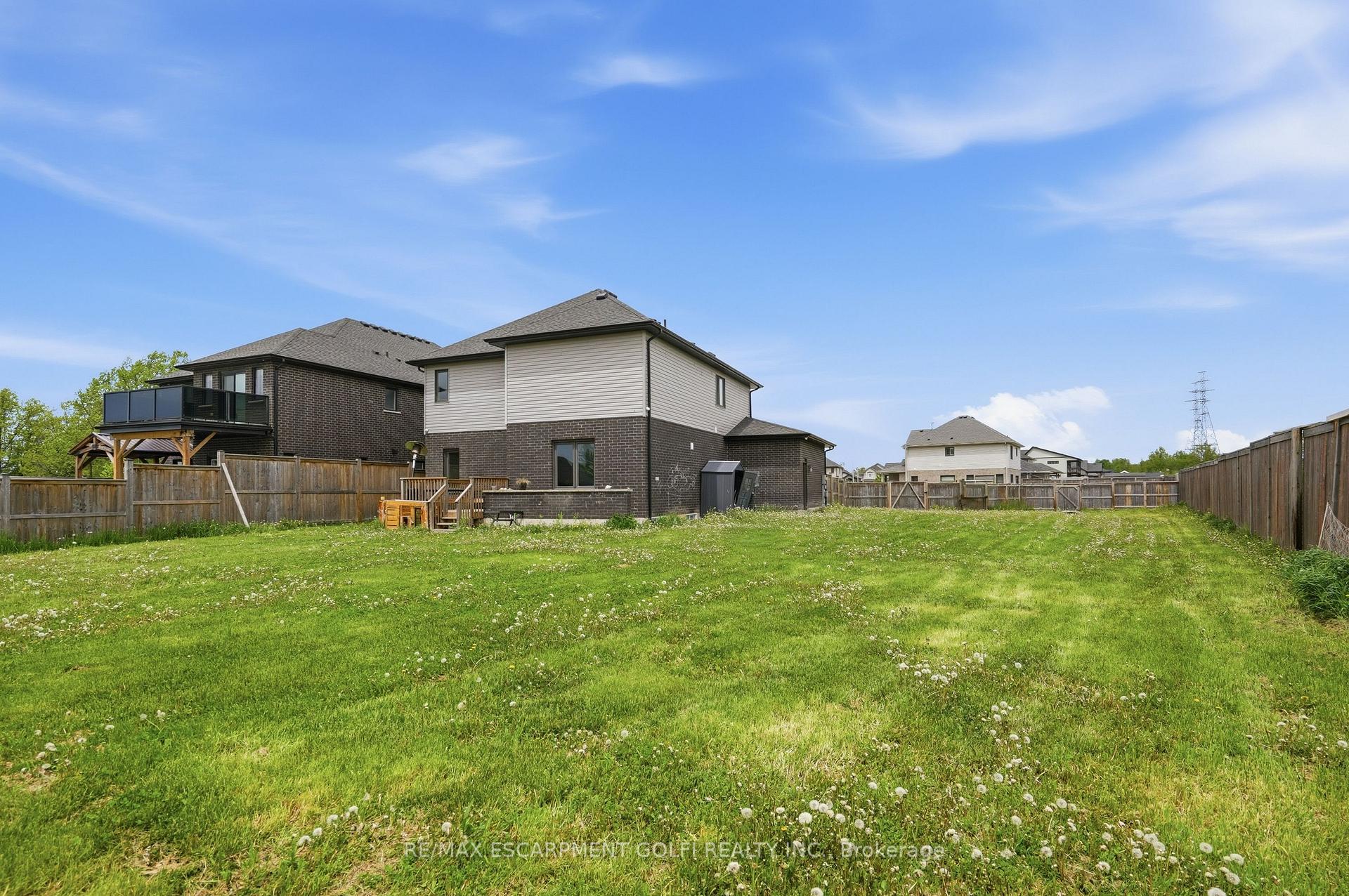 Photo 39 of 374 Viger Drive S, Welland, Lincoln/Crowland — HOMEH