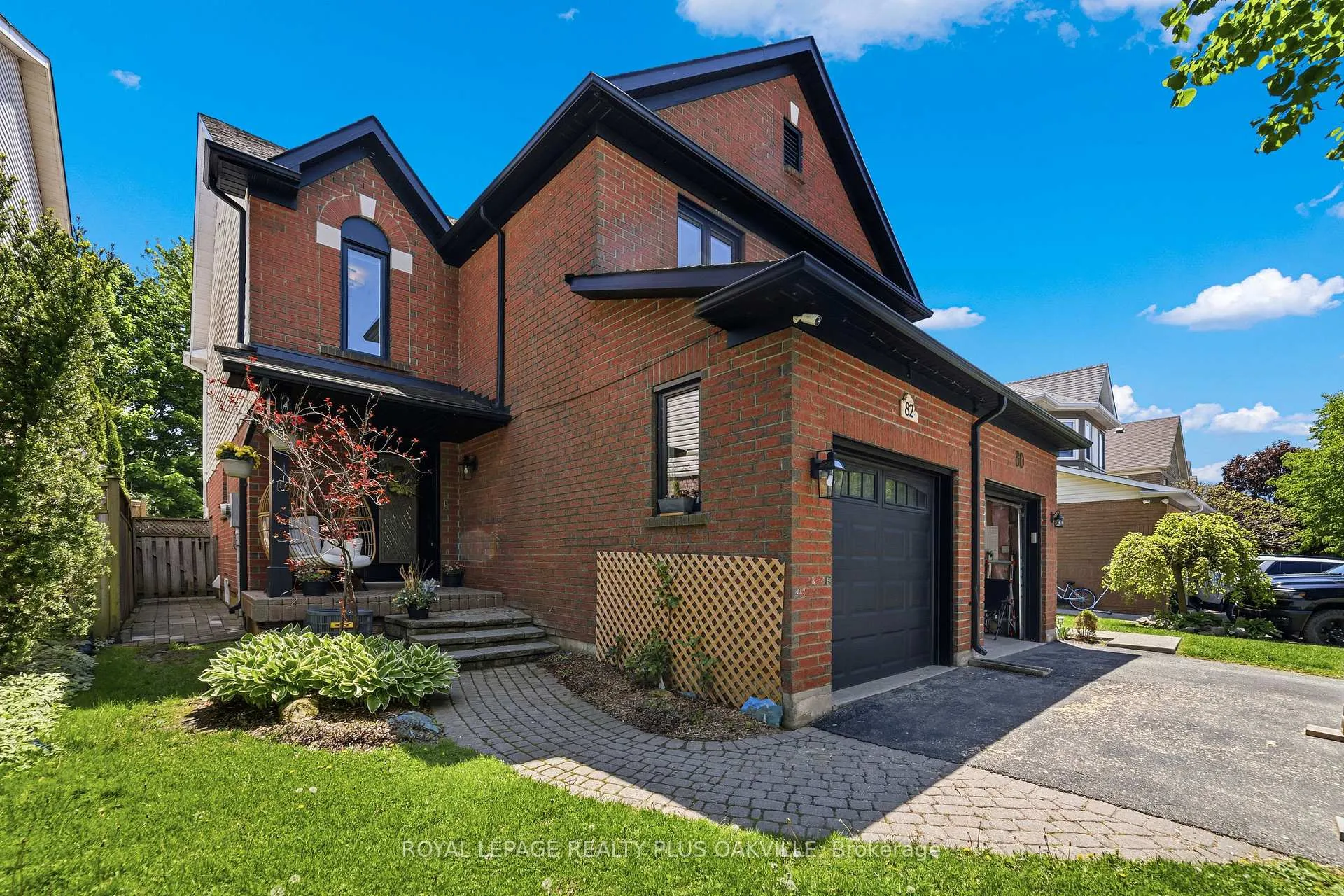 Photo 2 of 82 Fellowes Crescent, Hamilton, Waterdown — HOMEH