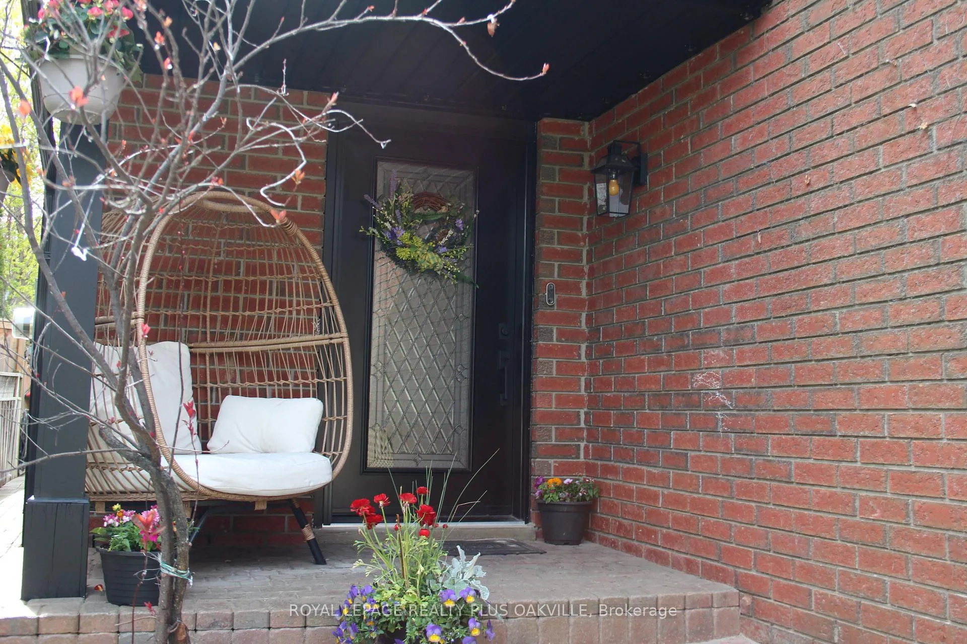 Photo 3 of 82 Fellowes Crescent, Hamilton, Waterdown — HOMEH