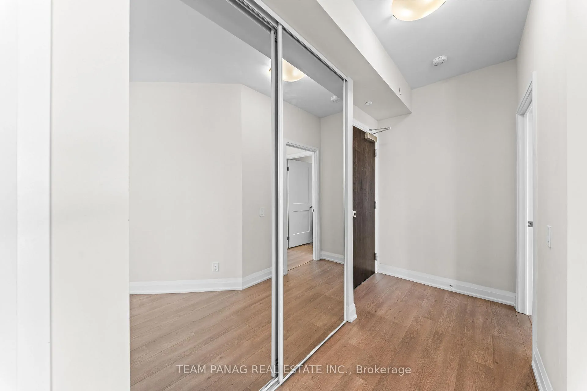 Photo 4 of Unit 1406, 15 Lynch Street, Brampton, Downtown Brampton — HOMEH
