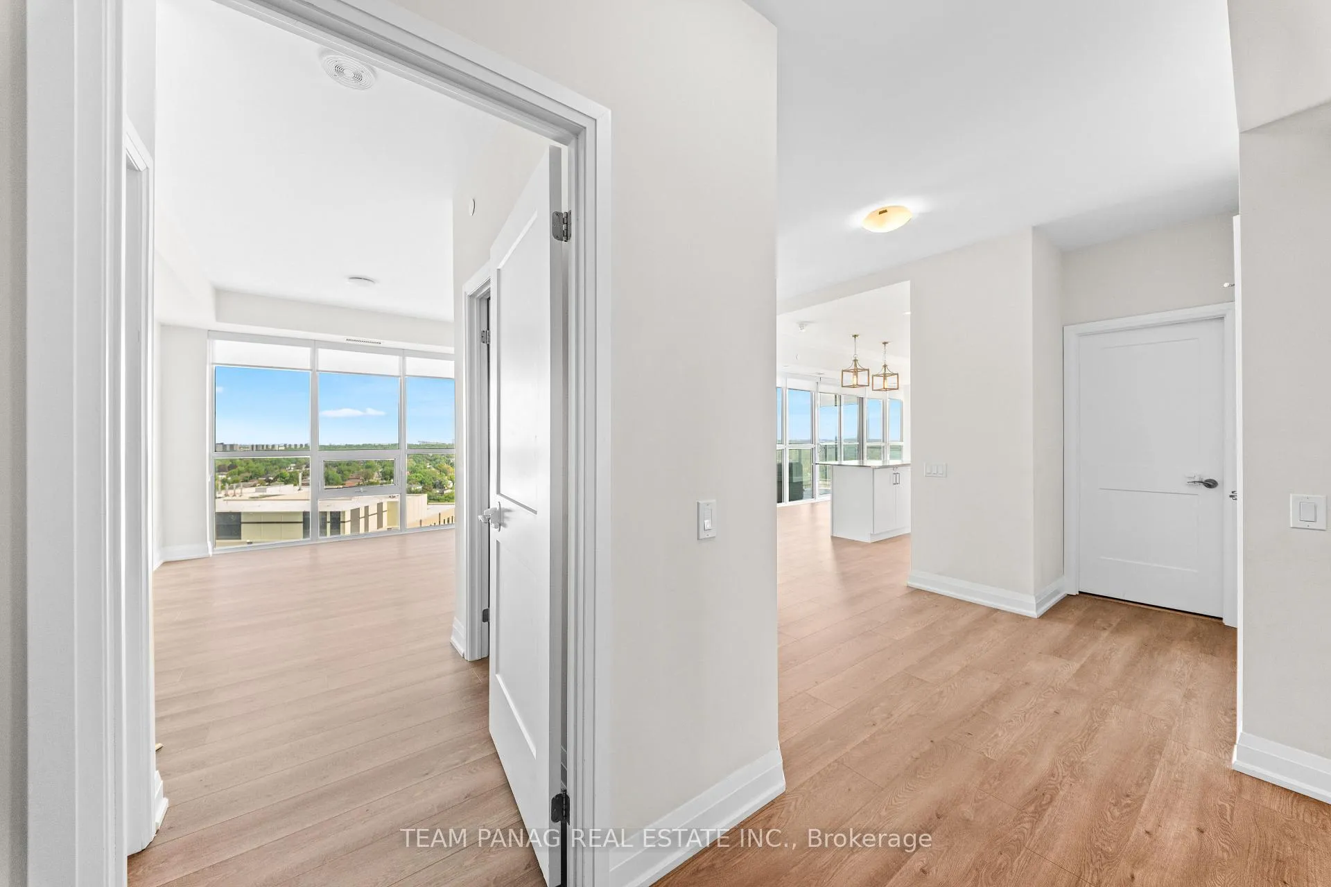 Photo 5 of Unit 1406, 15 Lynch Street, Brampton, Downtown Brampton — HOMEH