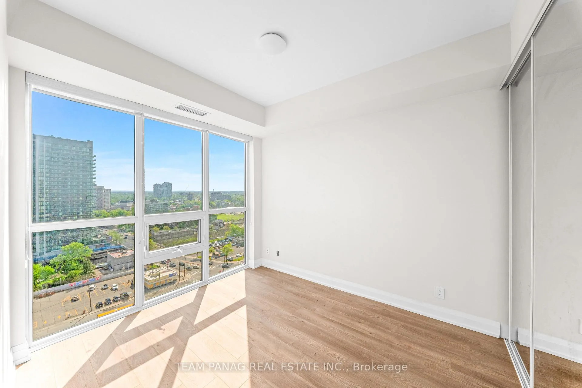 Photo 14 of Unit 1406, 15 Lynch Street, Brampton, Downtown Brampton — HOMEH
