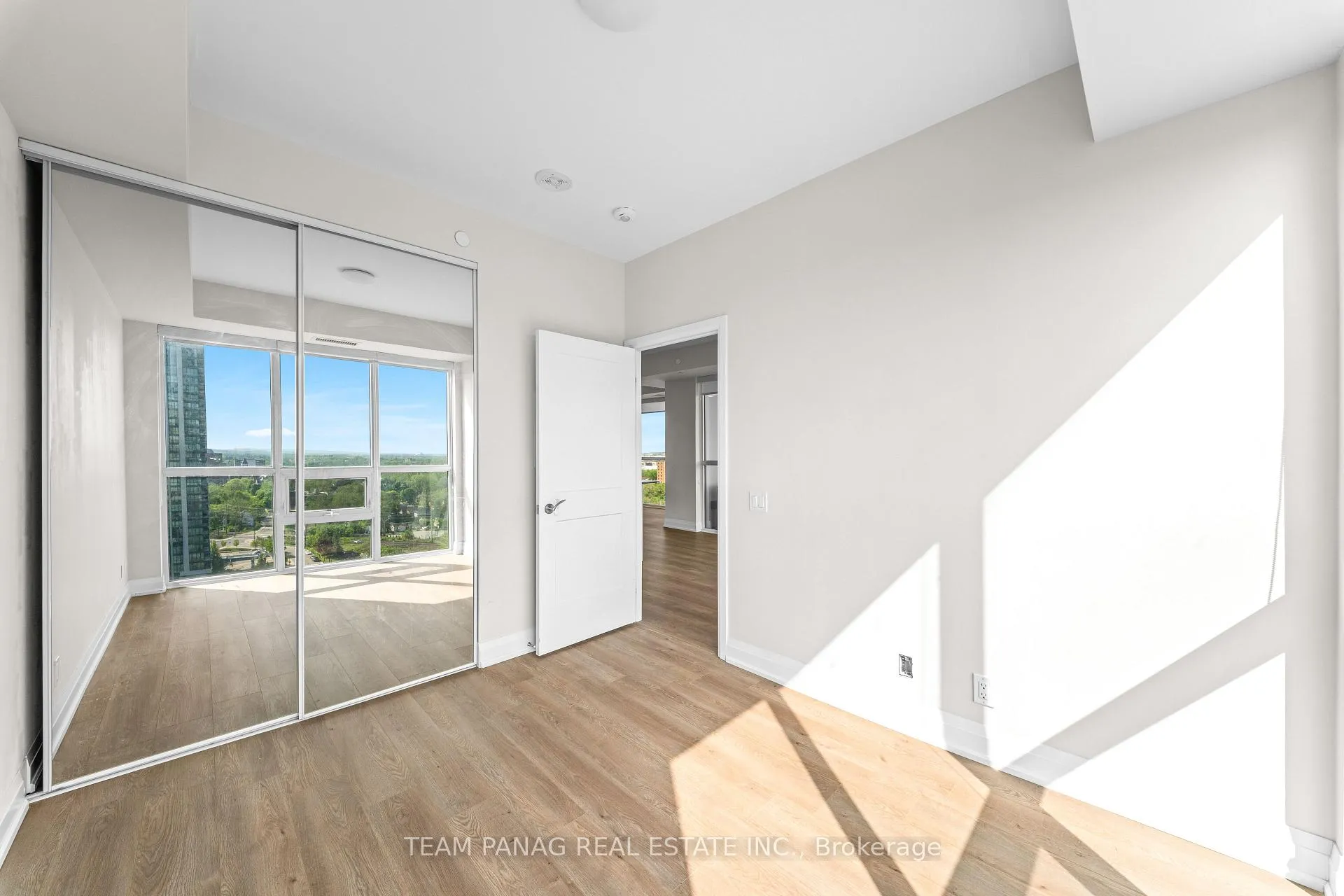 Photo 15 of Unit 1406, 15 Lynch Street, Brampton, Downtown Brampton — HOMEH
