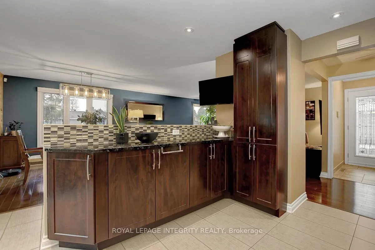 Photo 14 of 27 Birchview Road, Ottawa, Meadowlands/St. Claire Gardens — HOMEH