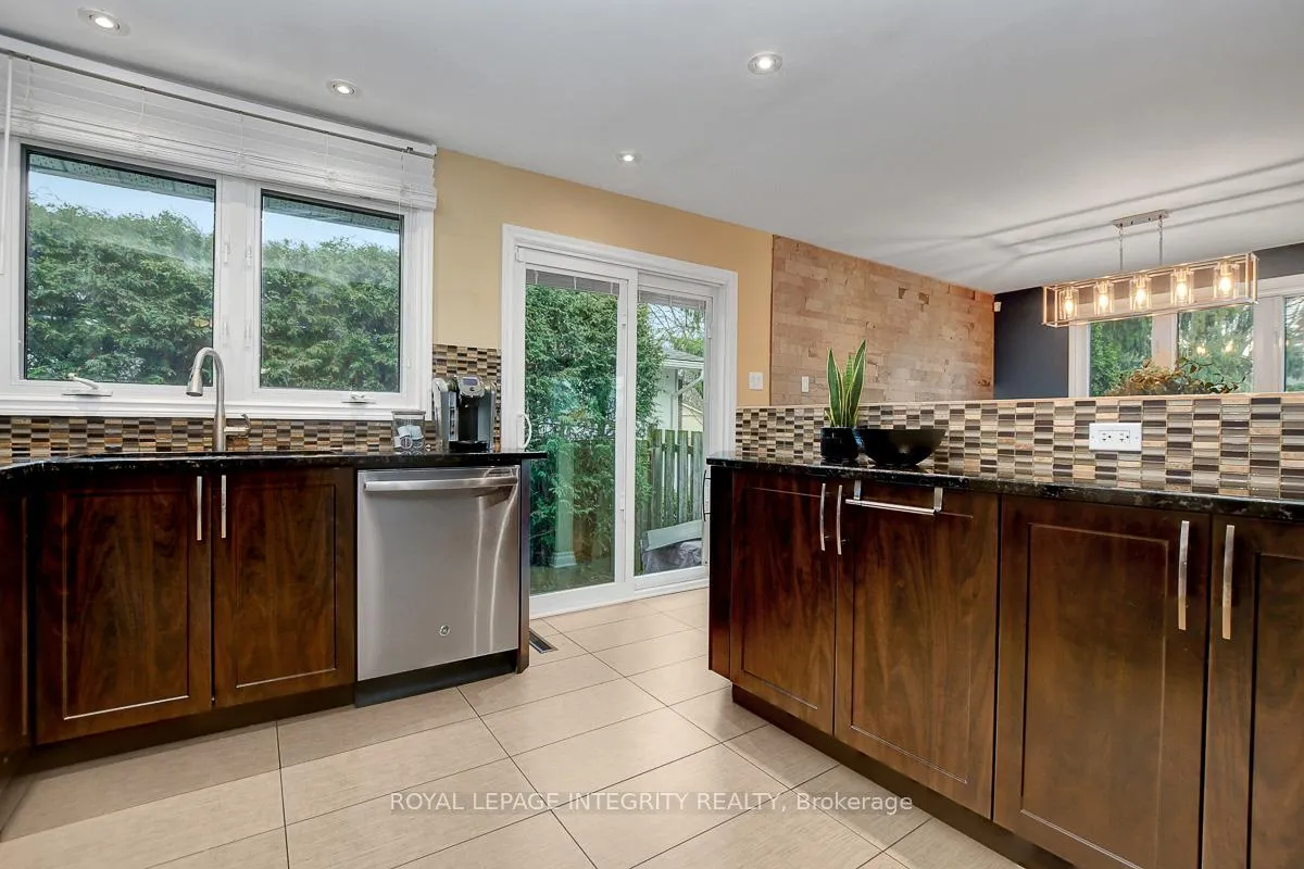 Photo 15 of 27 Birchview Road, Ottawa, Meadowlands/St. Claire Gardens — HOMEH