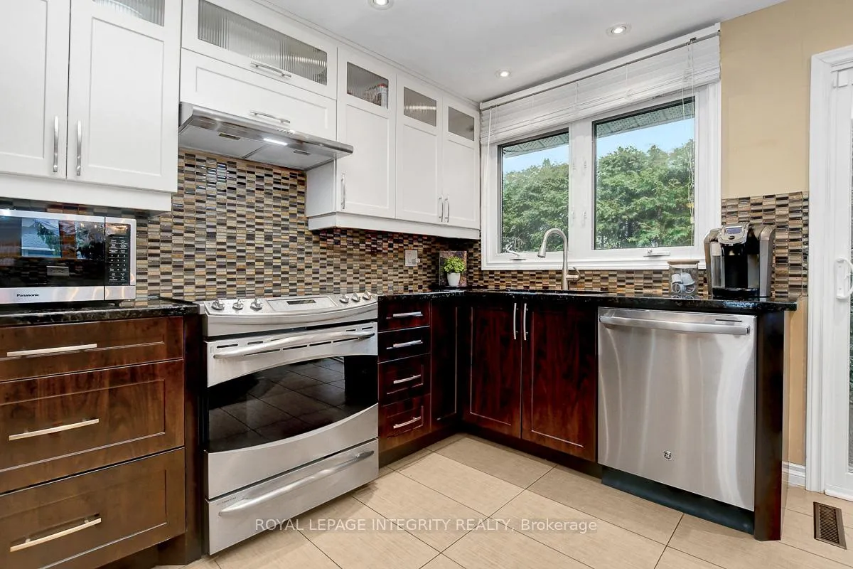 Photo 16 of 27 Birchview Road, Ottawa, Meadowlands/St. Claire Gardens — HOMEH